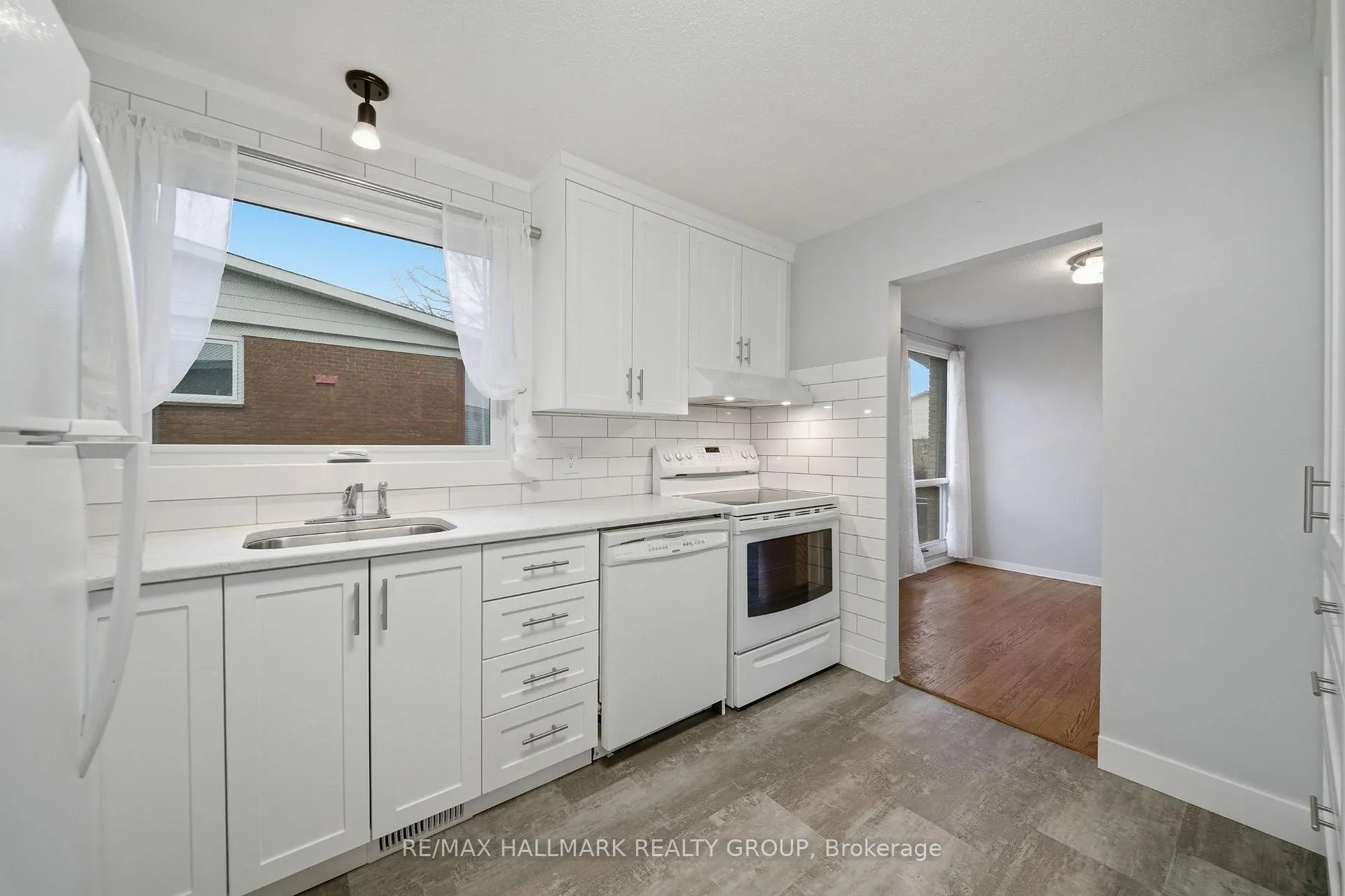 Photo 3 of 69 Woodmount Crescent, Ottawa, Borden Farm/Stewart Farm/Carleton Heights/Parkwood Hills — HOMEH