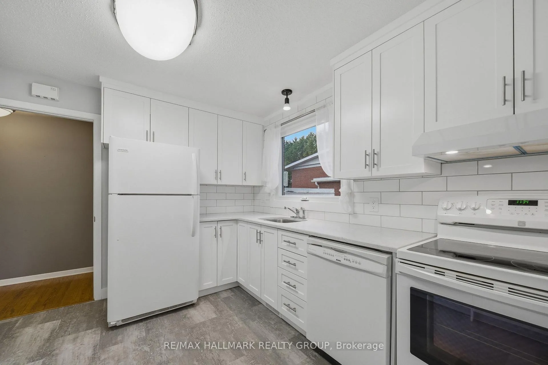 Photo 4 of 69 Woodmount Crescent, Ottawa, Borden Farm/Stewart Farm/Carleton Heights/Parkwood Hills — HOMEH
