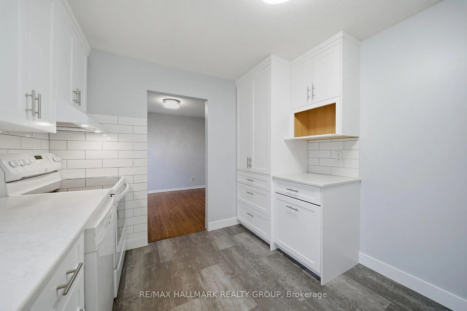 Photo 5 of 69 Woodmount Crescent, Ottawa, Borden Farm/Stewart Farm/Carleton Heights/Parkwood Hills — HOMEH