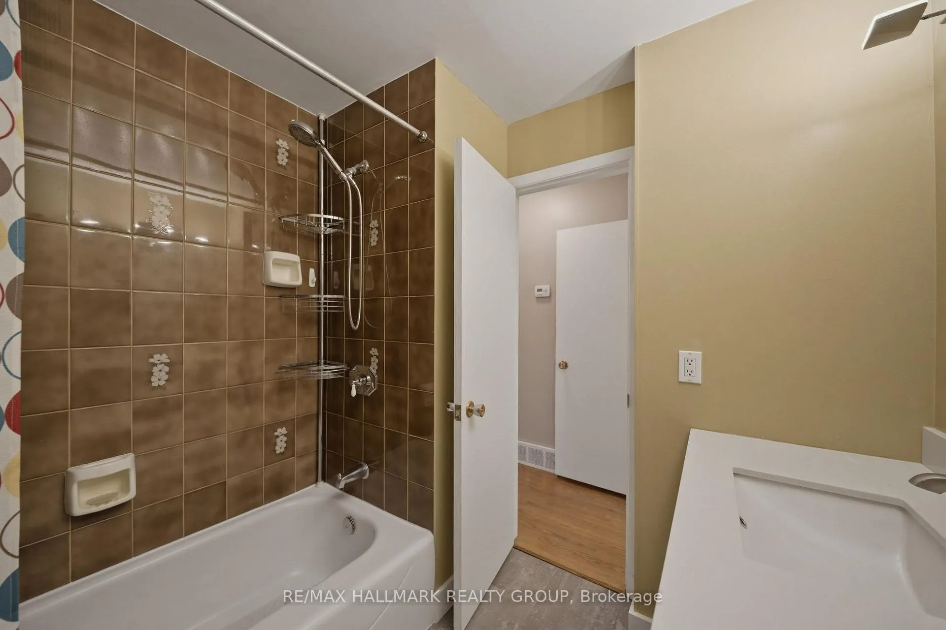 Photo 14 of 69 Woodmount Crescent, Ottawa, Borden Farm/Stewart Farm/Carleton Heights/Parkwood Hills — HOMEH
