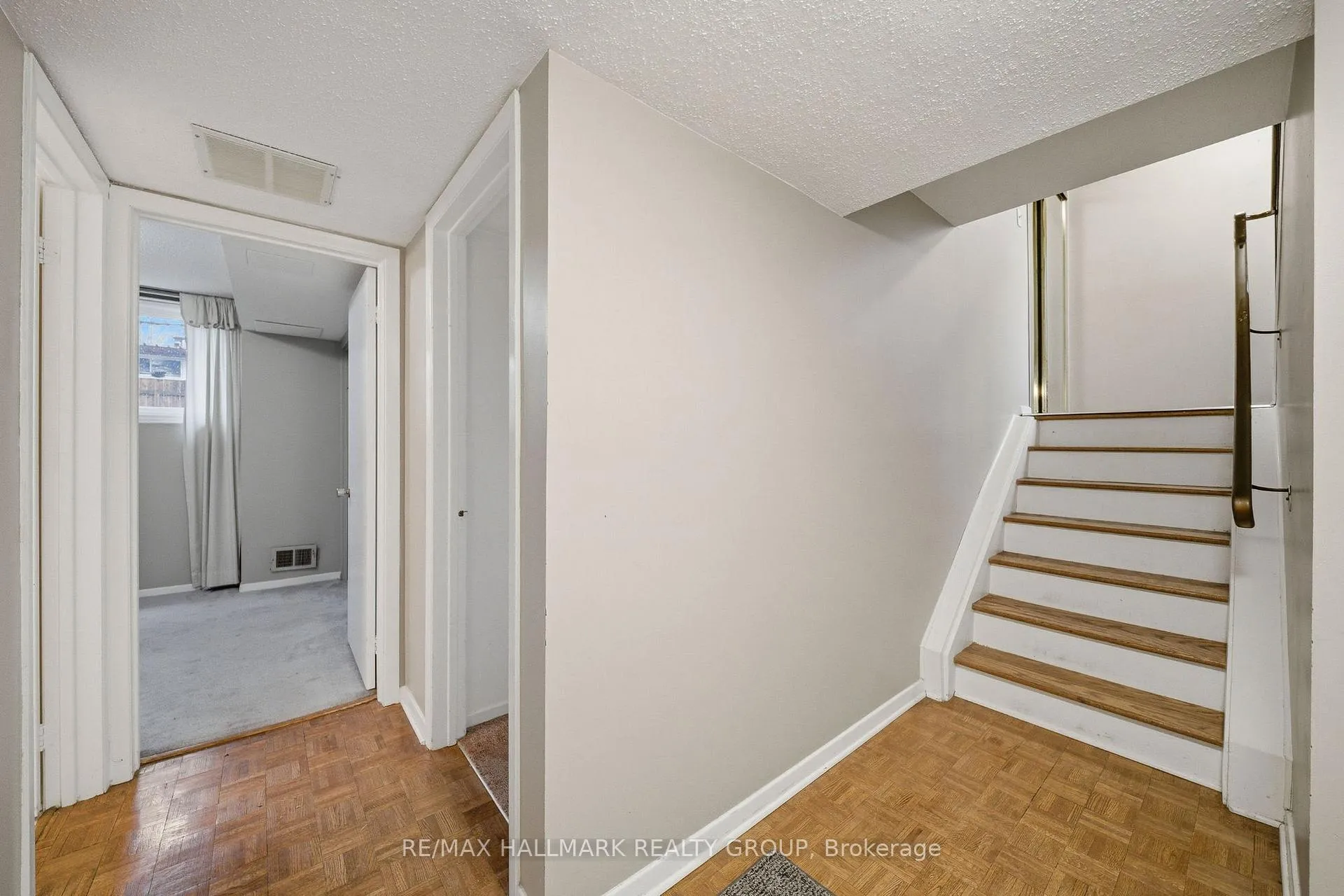 Photo 21 of 69 Woodmount Crescent, Ottawa, Borden Farm/Stewart Farm/Carleton Heights/Parkwood Hills — HOMEH