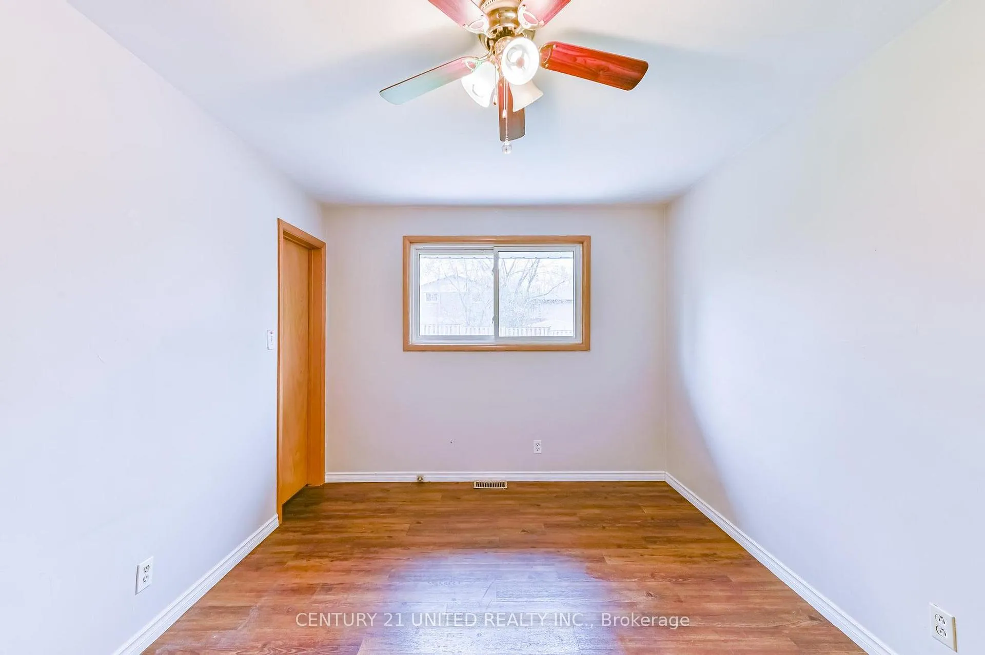 Photo 10 of 261 Maxwell Avenue, Peterborough, Ashburnham Ward 4 — HOMEH