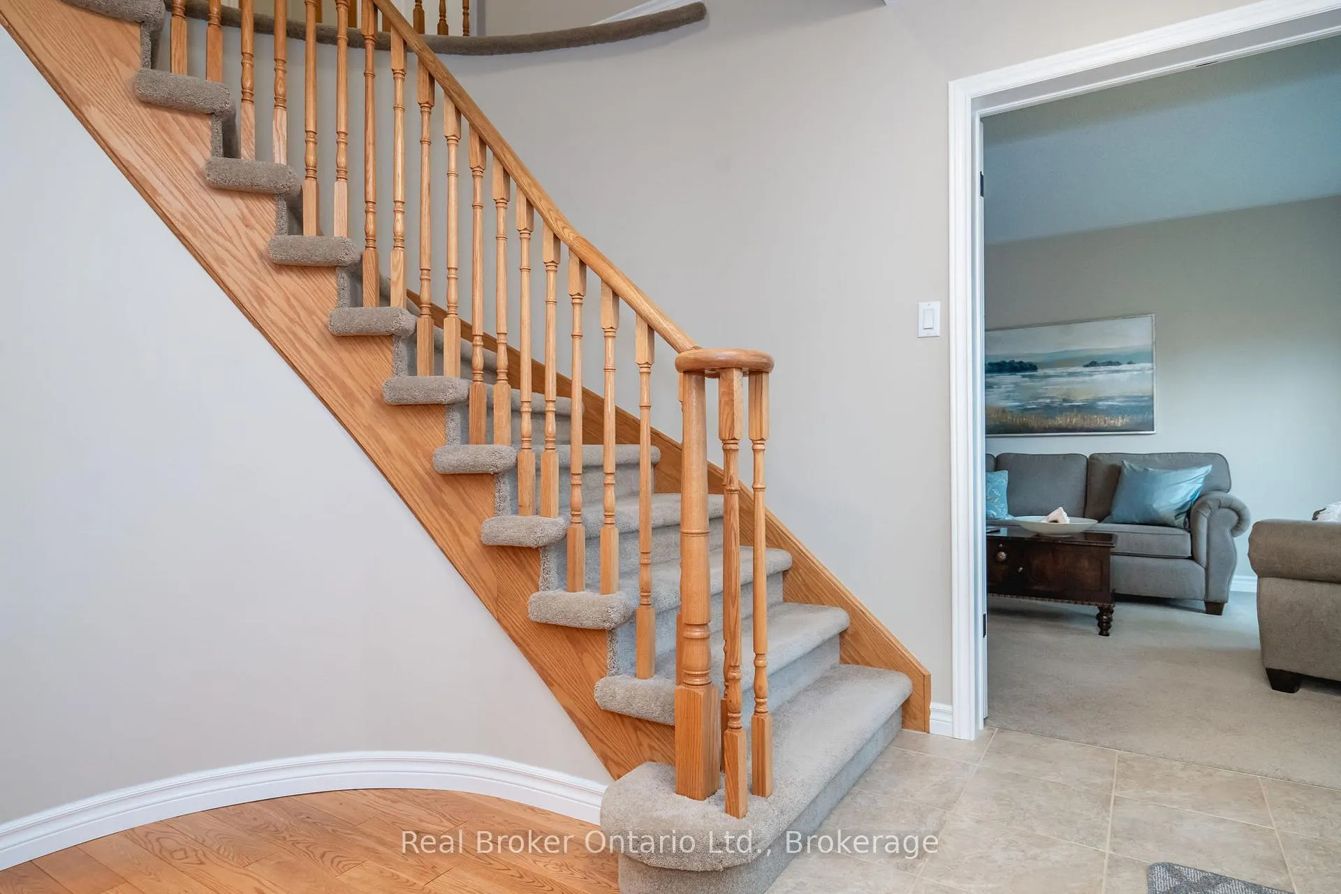 Photo 4 of 167 Luckport Crescent, Midland — HOMEH