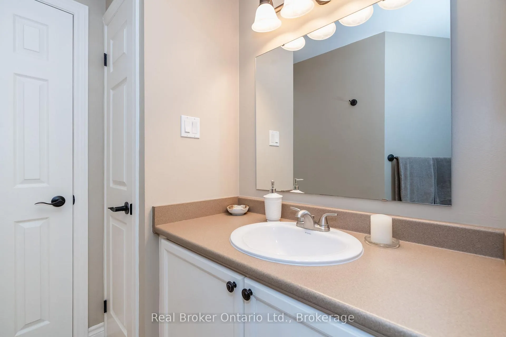 Photo 21 of 167 Luckport Crescent, Midland — HOMEH
