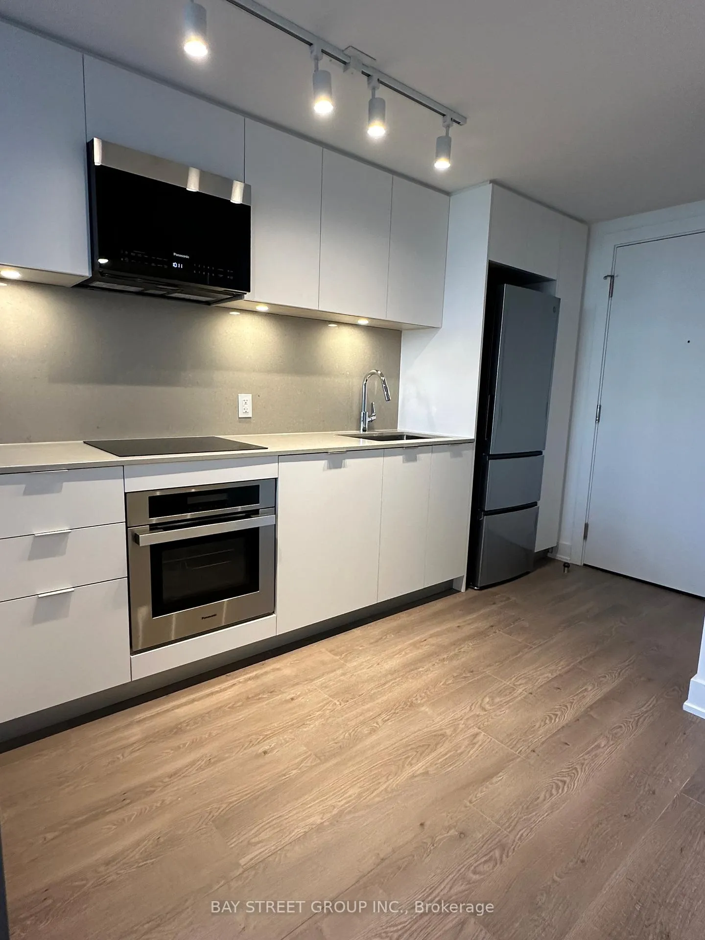 Photo 2 of Unit 1203, 8 Cedarland Drive, Markham, Unionville — HOMEH