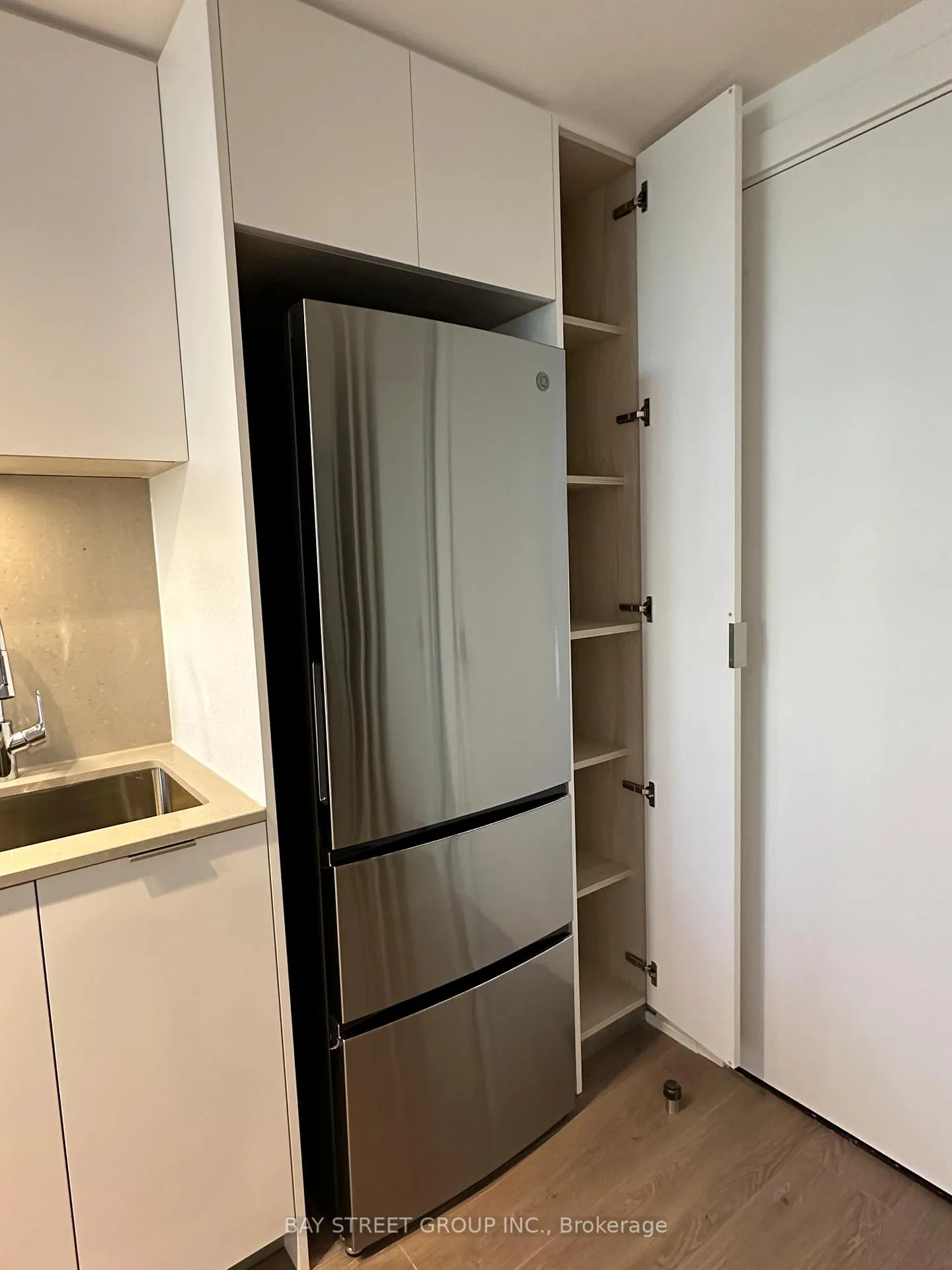 Photo 4 of Unit 1203, 8 Cedarland Drive, Markham, Unionville — HOMEH