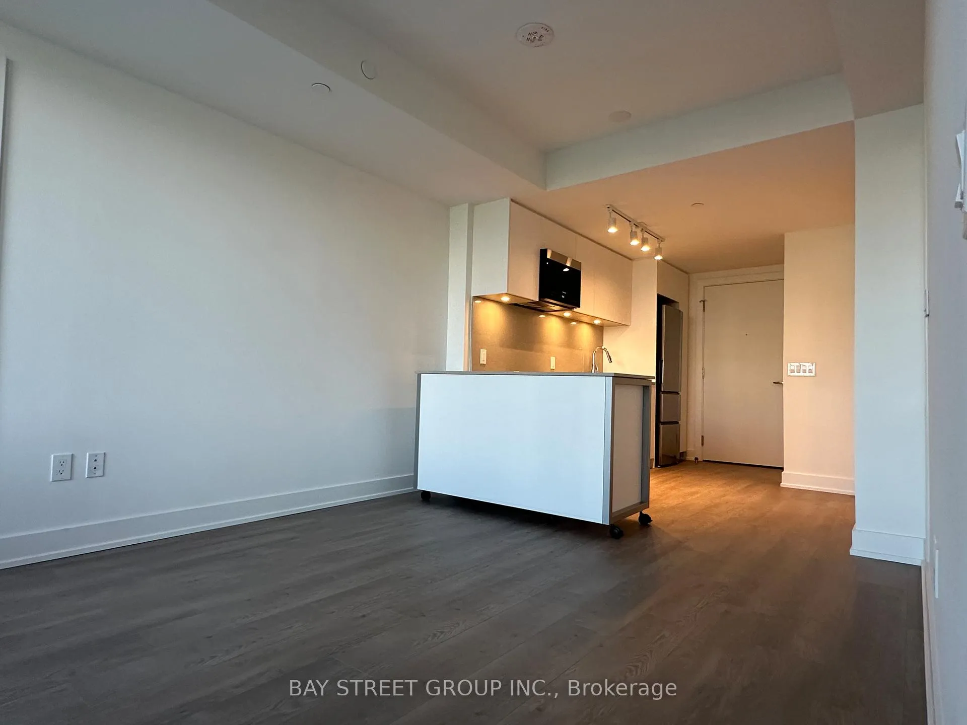 Photo 5 of Unit 1203, 8 Cedarland Drive, Markham, Unionville — HOMEH