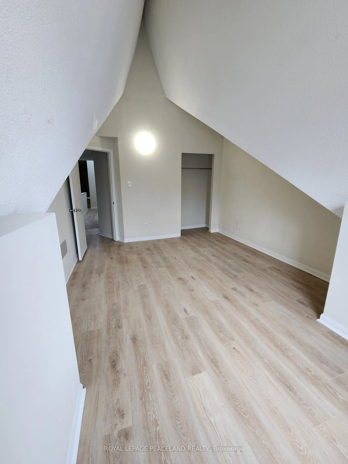 Photo 7 of Unit 3, 558 Spadina Crescent, Toronto, University — HOMEH