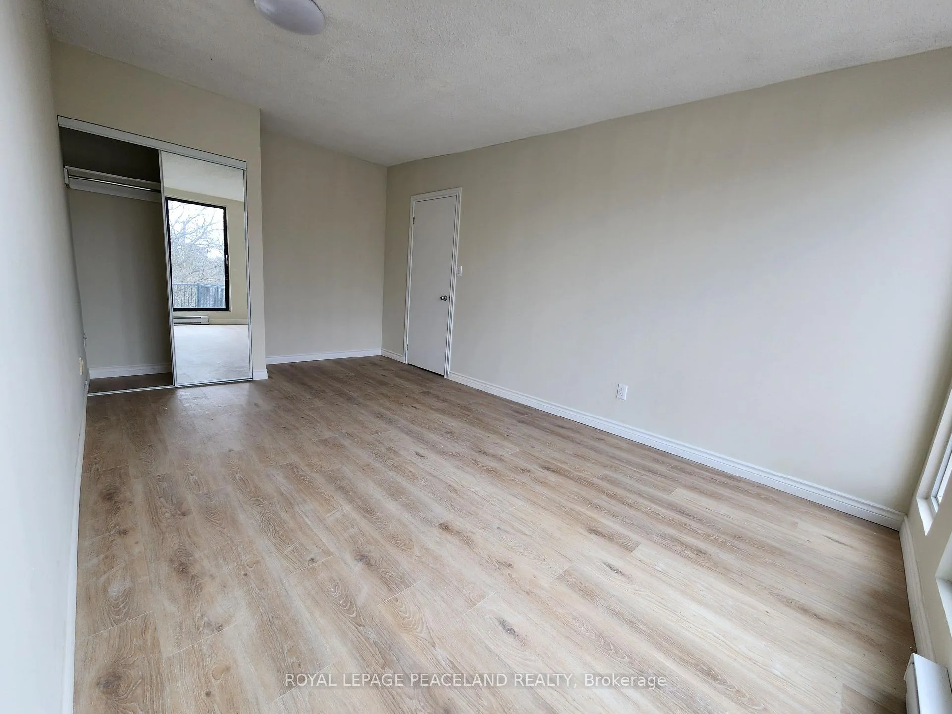 Photo 9 of Unit 3, 558 Spadina Crescent, Toronto, University — HOMEH