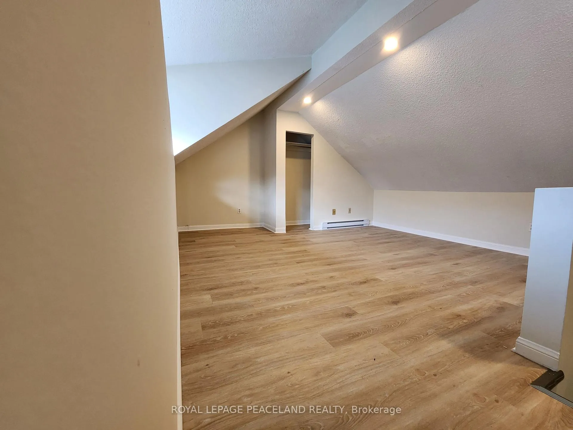 Photo 10 of Unit 3, 558 Spadina Crescent, Toronto, University — HOMEH