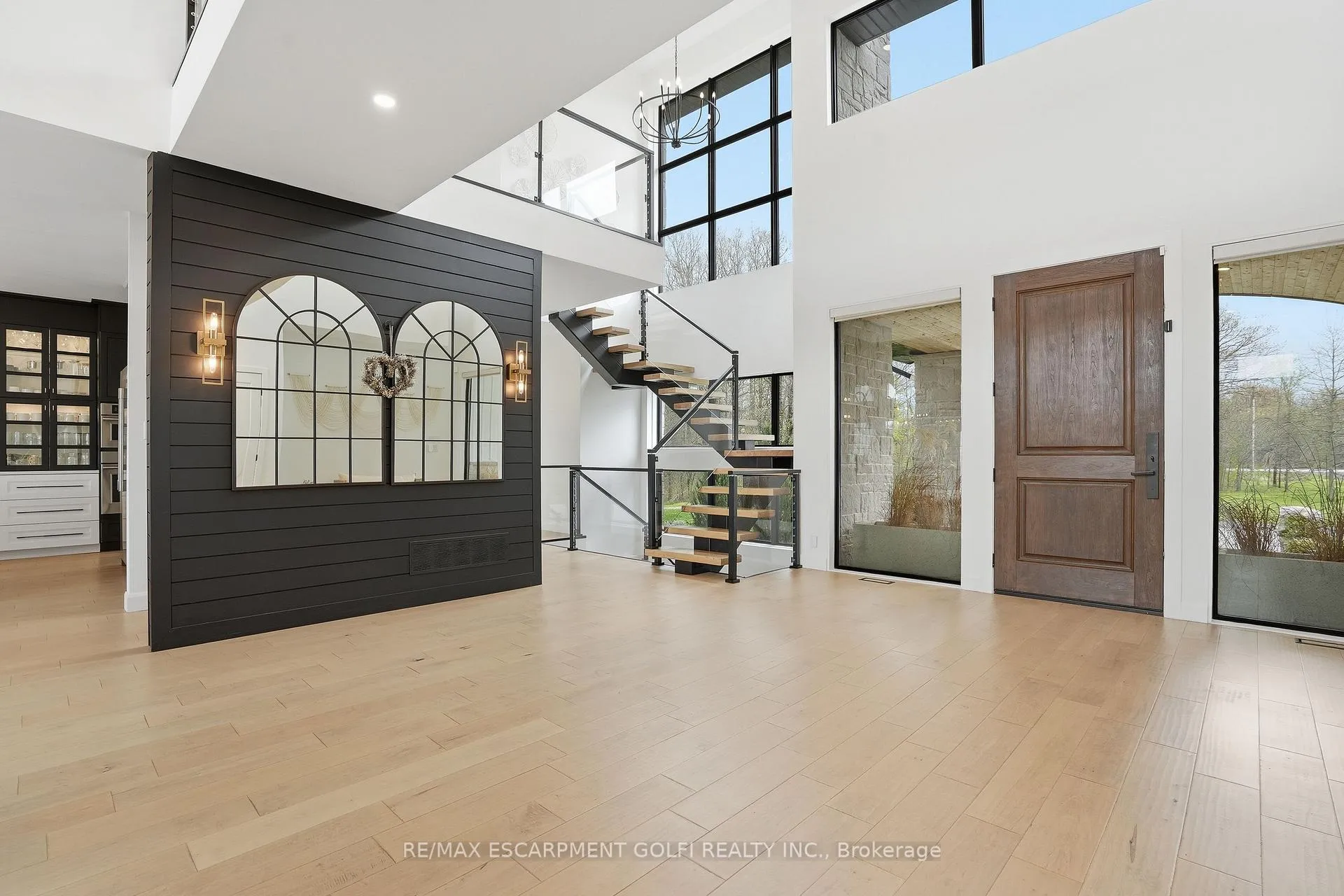 Photo 4 of 13791 Montrose Road, Niagara Falls, Schisler — HOMEH