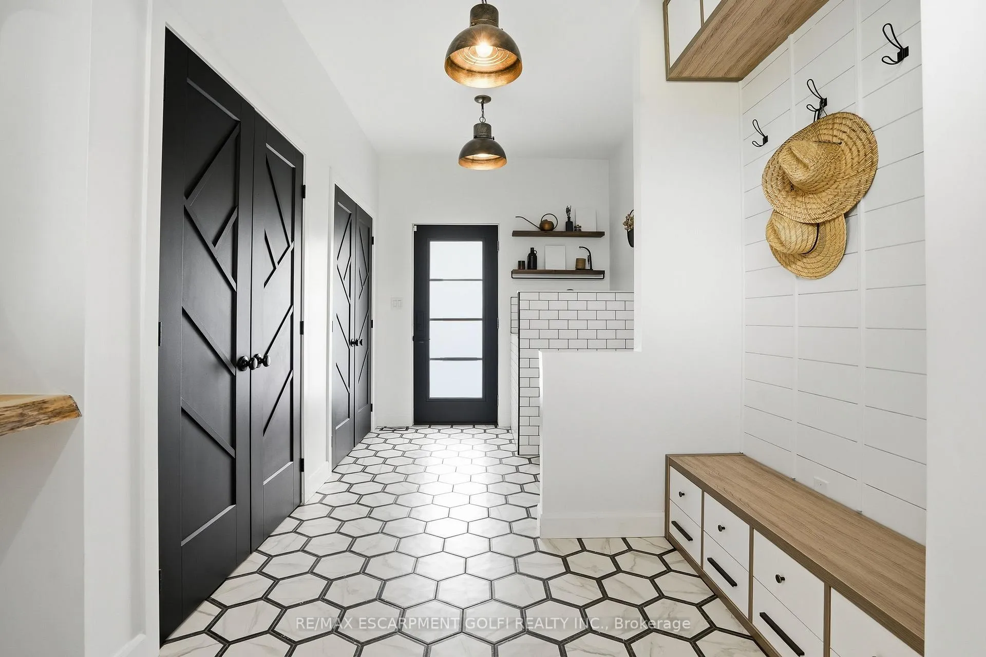 Photo 15 of 13791 Montrose Road, Niagara Falls, Schisler — HOMEH