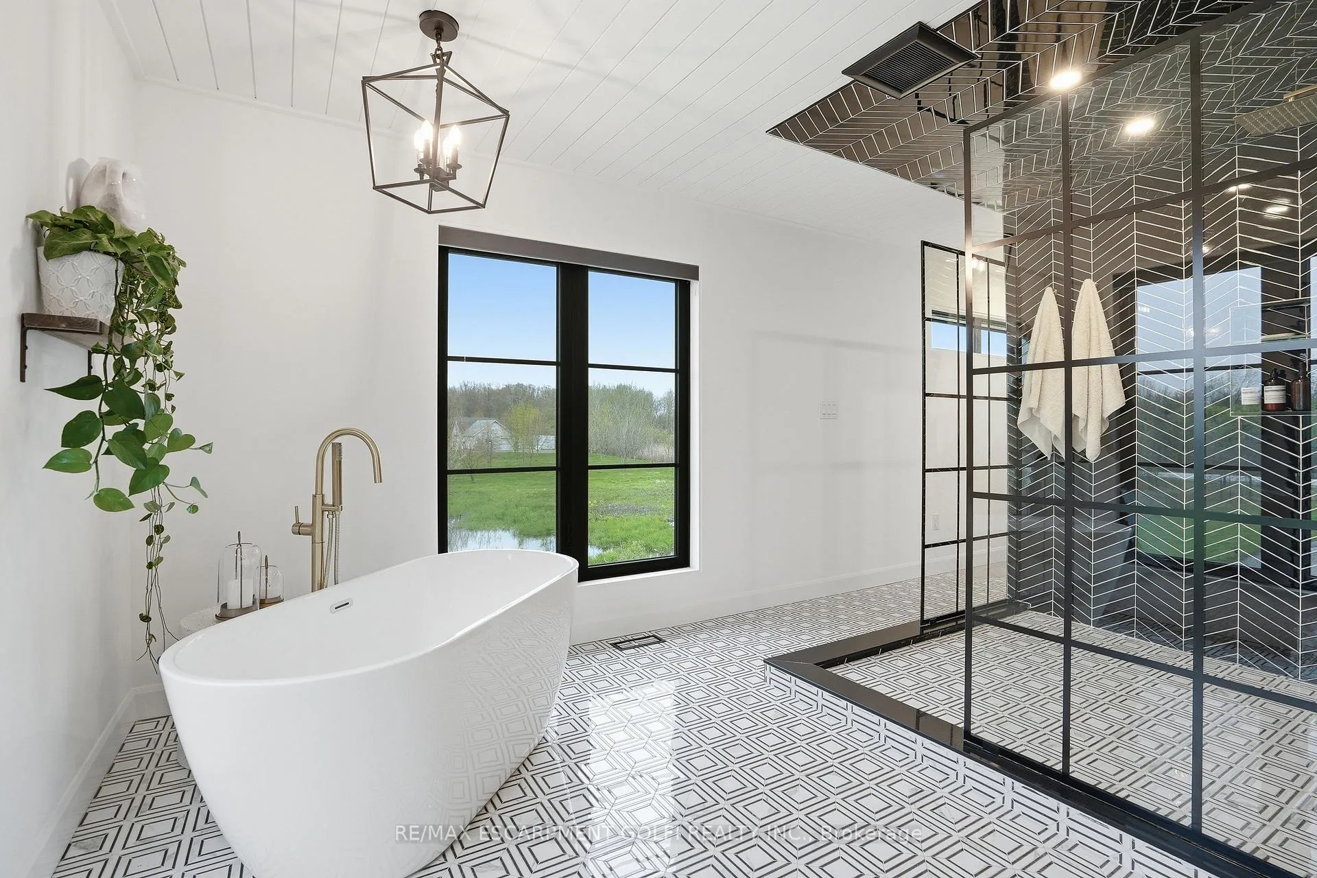 Photo 31 of 13791 Montrose Road, Niagara Falls, Schisler — HOMEH