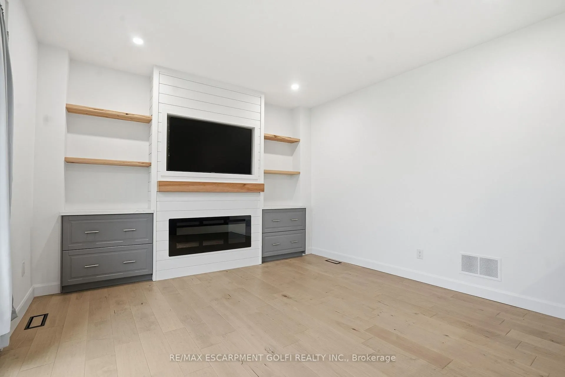 Photo 36 of 13791 Montrose Road, Niagara Falls, Schisler — HOMEH
