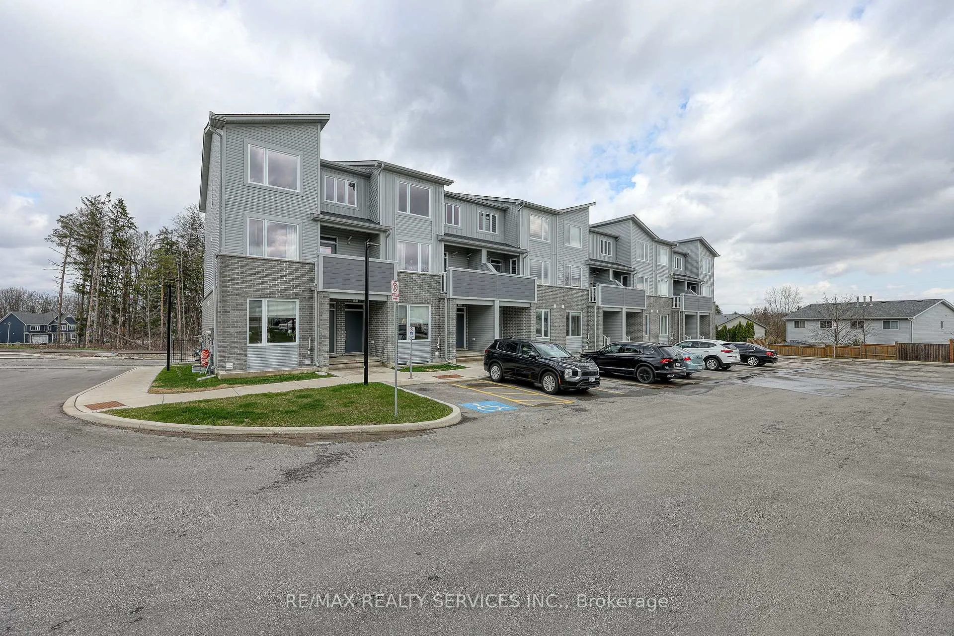 Photo 1 of Unit 12, 925 Deveron Crescent, London, South J — HOMEH