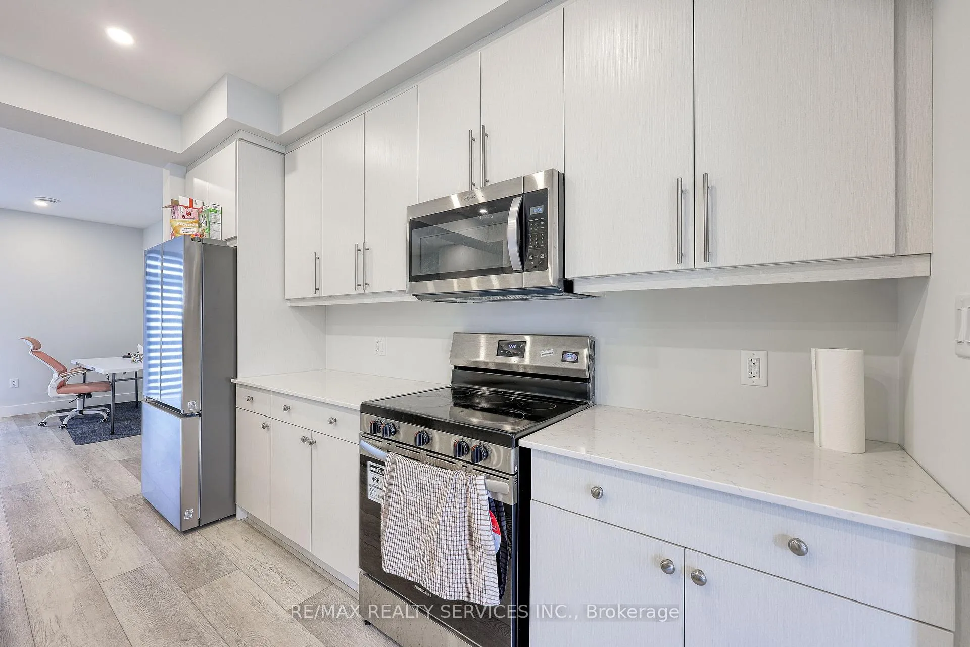 Photo 6 of Unit 12, 925 Deveron Crescent, London, South J — HOMEH