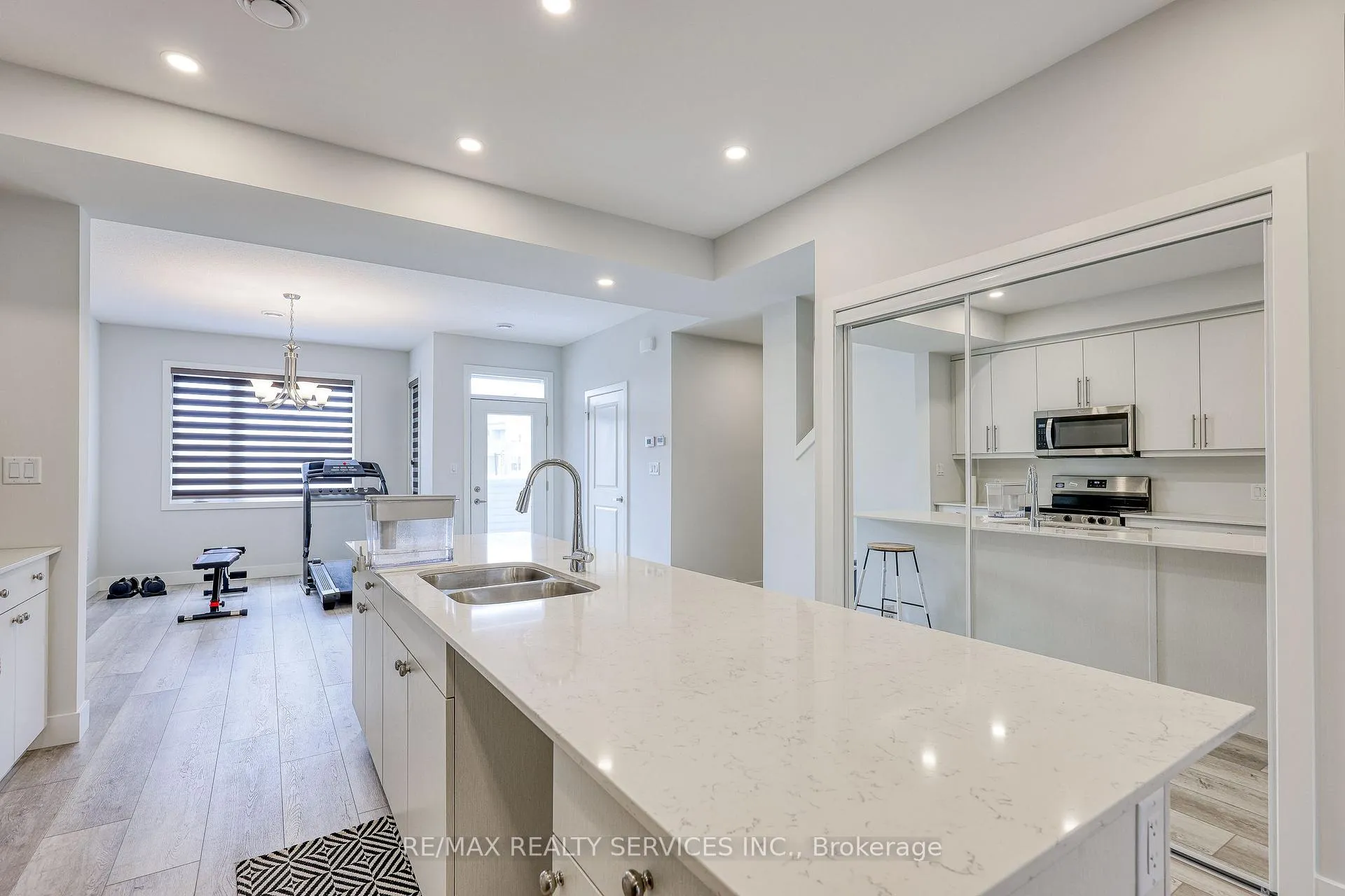 Photo 7 of Unit 12, 925 Deveron Crescent, London, South J — HOMEH