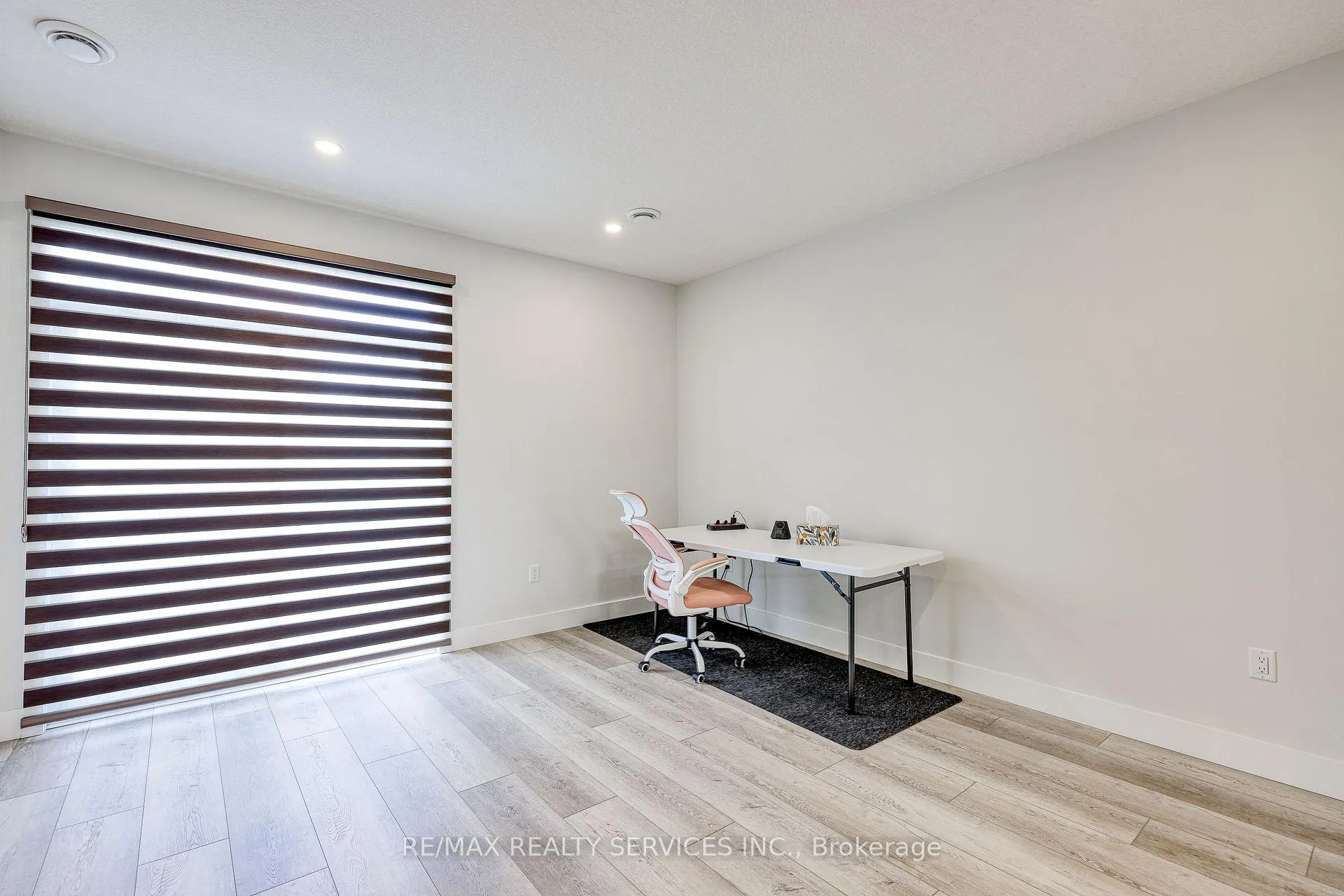 Photo 8 of Unit 12, 925 Deveron Crescent, London, South J — HOMEH