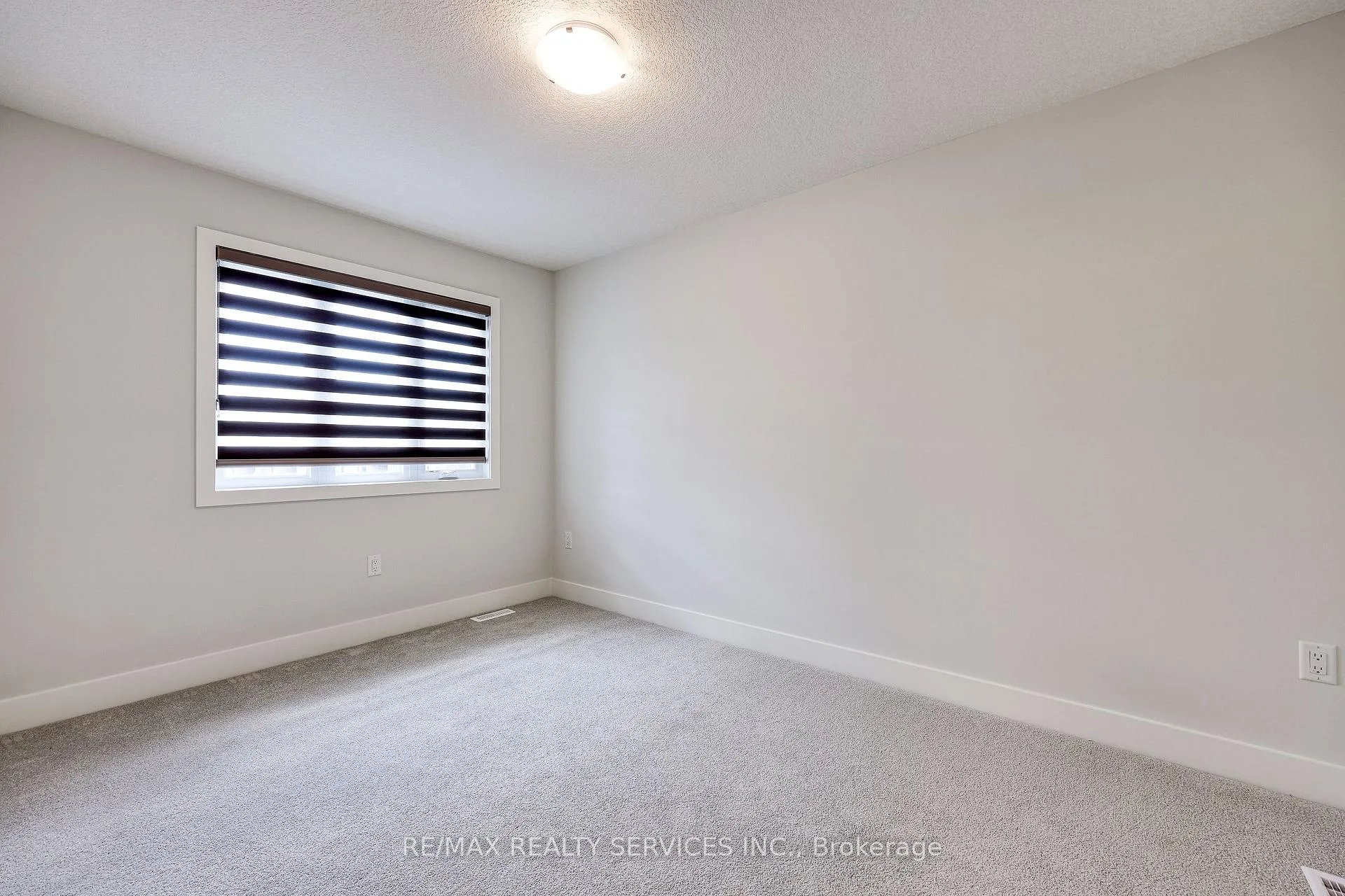 Photo 13 of Unit 12, 925 Deveron Crescent, London, South J — HOMEH