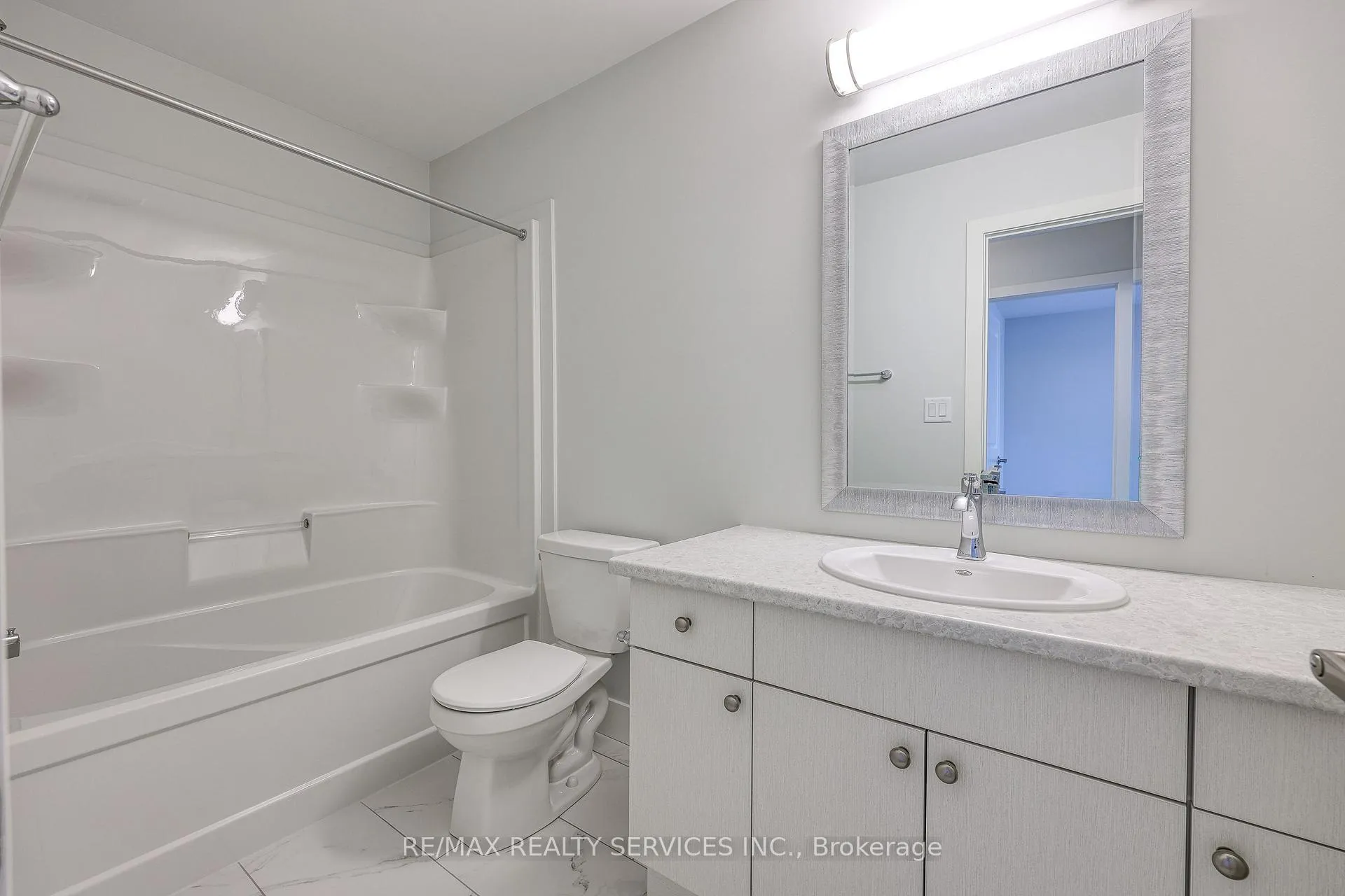 Photo 15 of Unit 12, 925 Deveron Crescent, London, South J — HOMEH