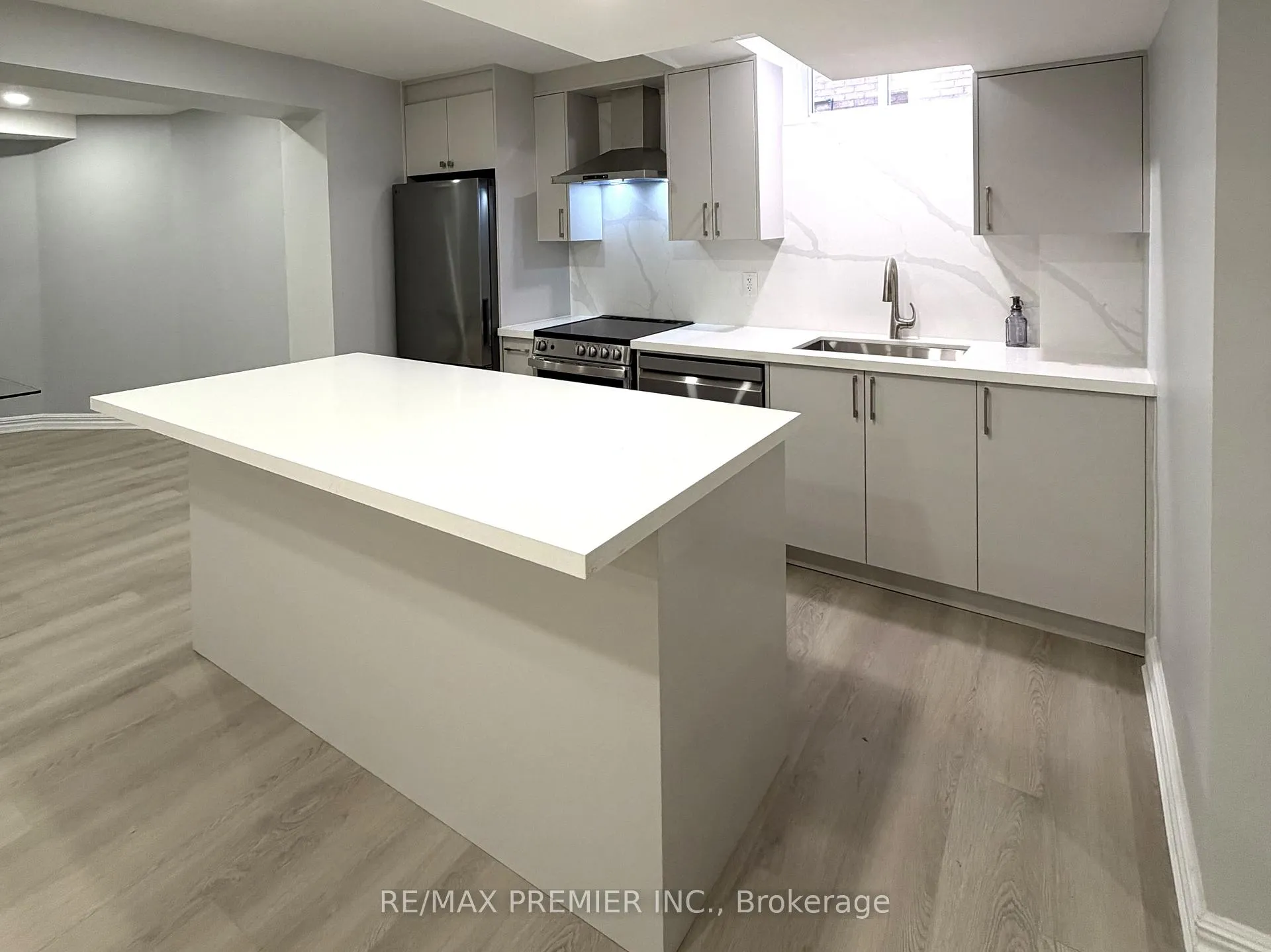 Photo 2 of 23 Brownlee Avenue, Vaughan, East Woodbridge — HOMEH