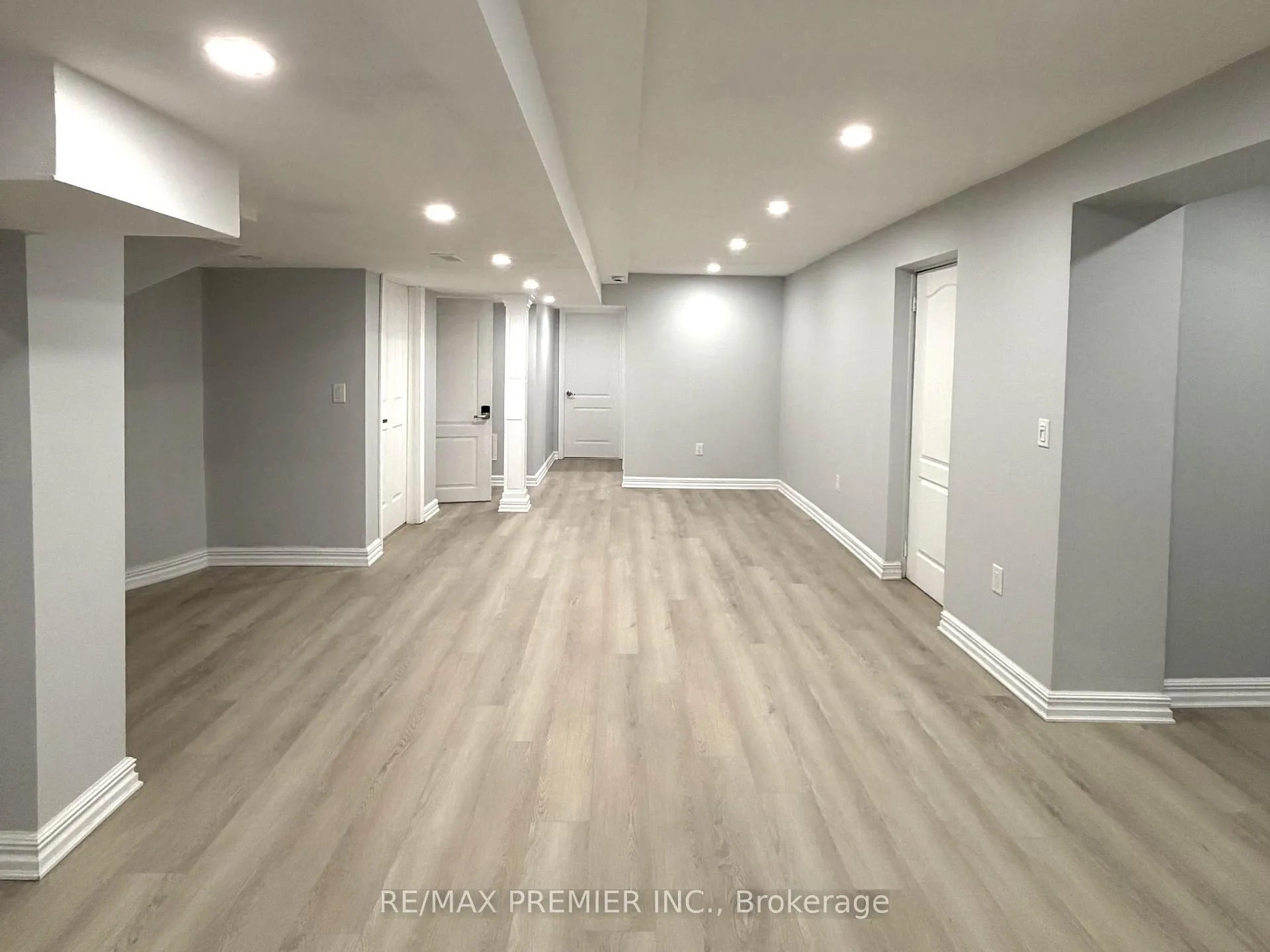 Photo 4 of 23 Brownlee Avenue, Vaughan, East Woodbridge — HOMEH
