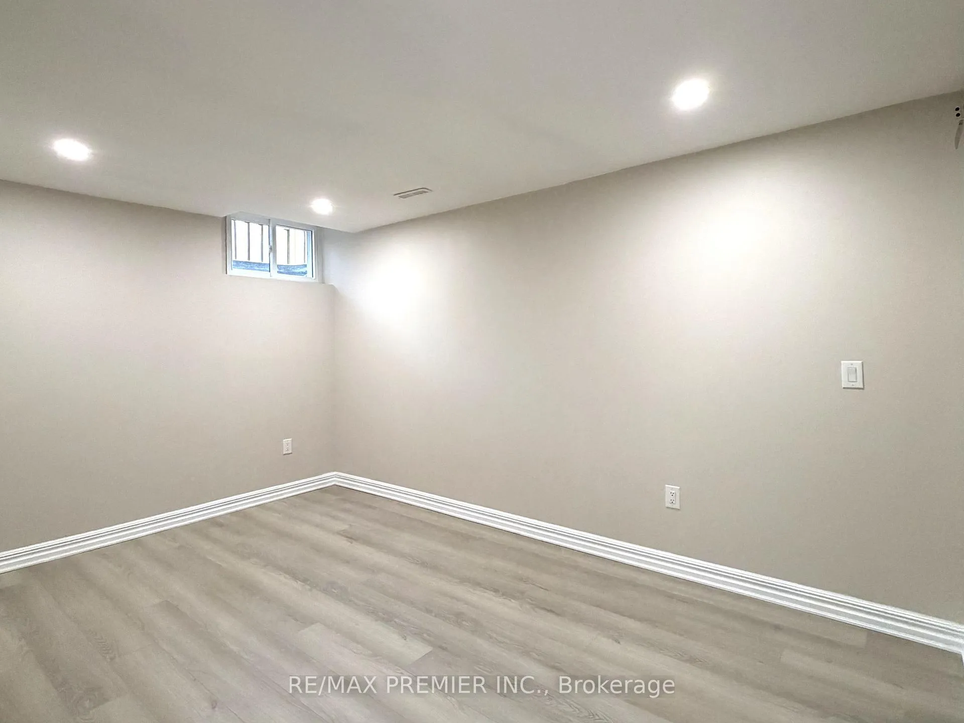 Photo 9 of 23 Brownlee Avenue, Vaughan, East Woodbridge — HOMEH