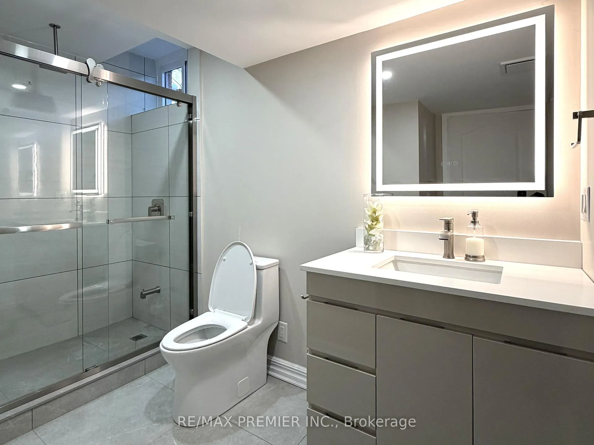 Photo 11 of 23 Brownlee Avenue, Vaughan, East Woodbridge — HOMEH