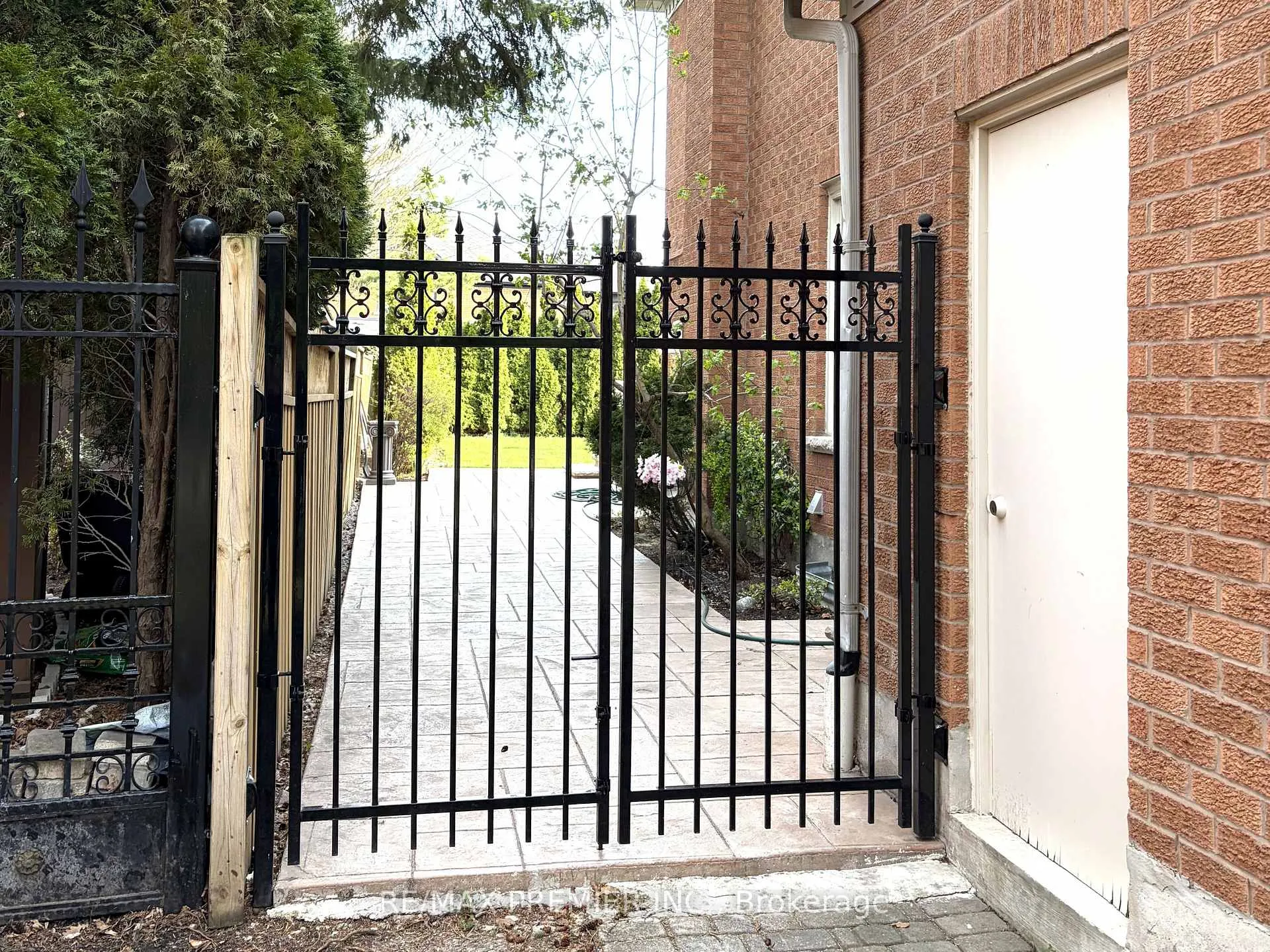 Photo 12 of 23 Brownlee Avenue, Vaughan, East Woodbridge — HOMEH