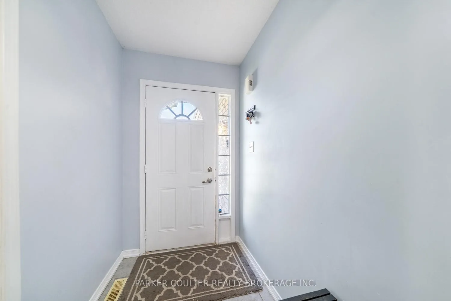 Photo 2 of 2100 Osbond Road, Innisfil, Alcona — HOMEH