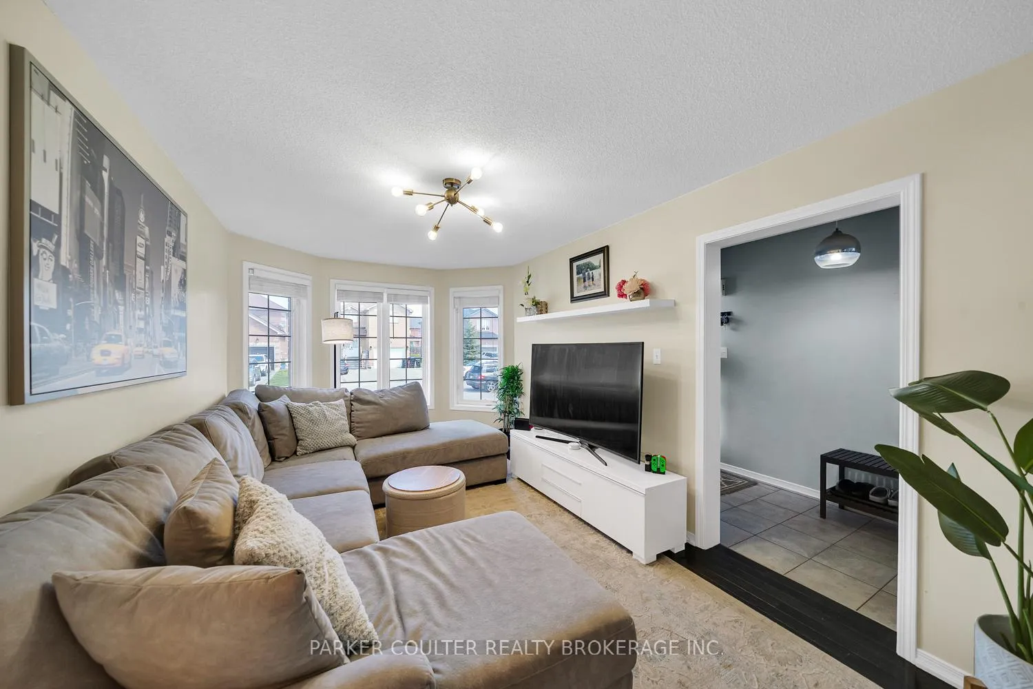 Photo 4 of 2100 Osbond Road, Innisfil, Alcona — HOMEH