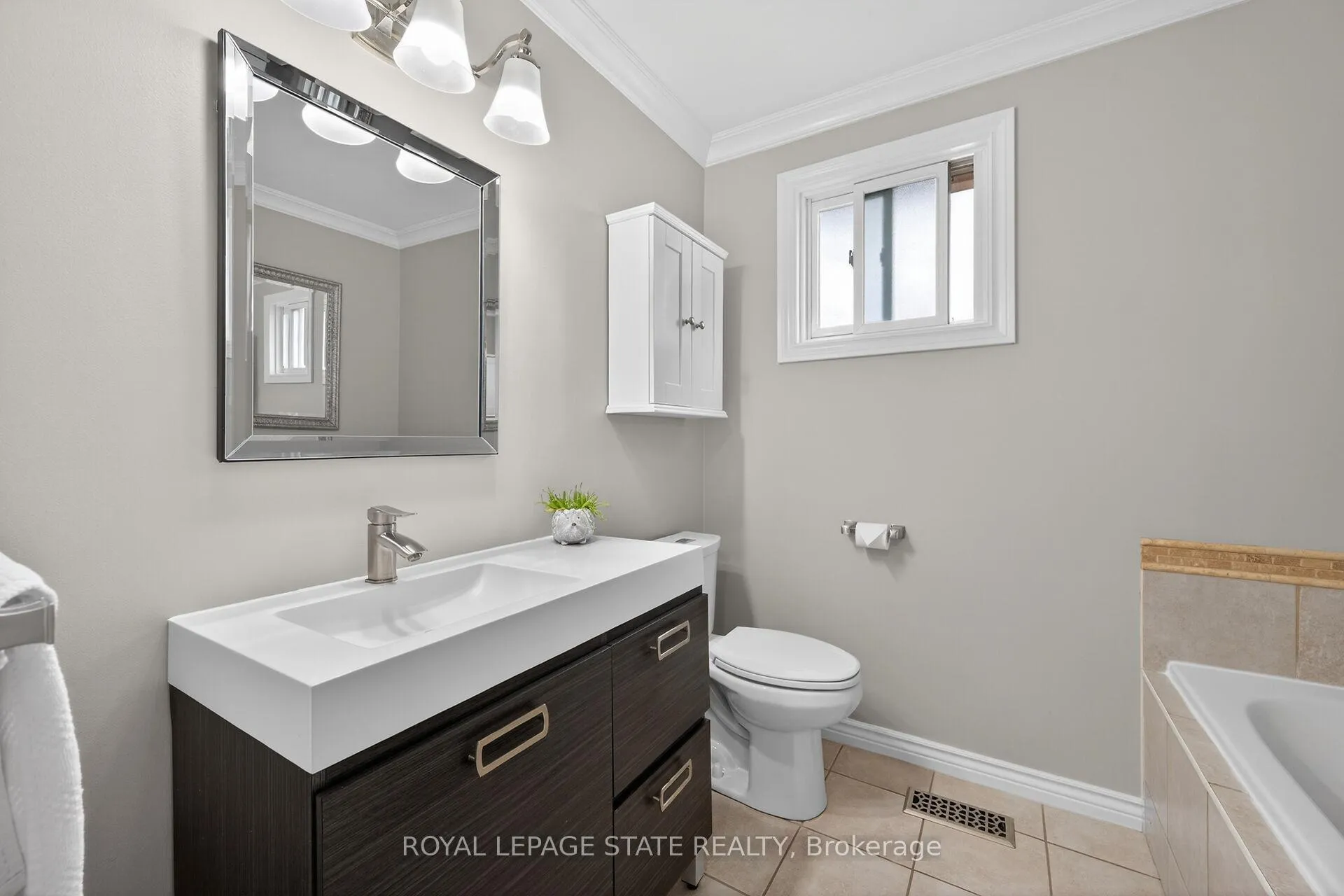 Photo 21 of 135 Independence Drive, Hamilton, Templemead — HOMEH