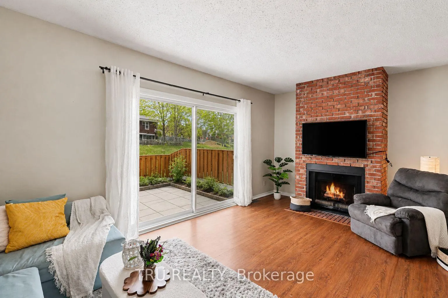 Photo 4 of 1120 Chimney Hill Way, Ottawa, Beacon Hill South — HOMEH