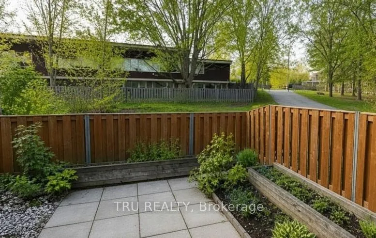 Photo 22 of 1120 Chimney Hill Way, Ottawa, Beacon Hill South — HOMEH