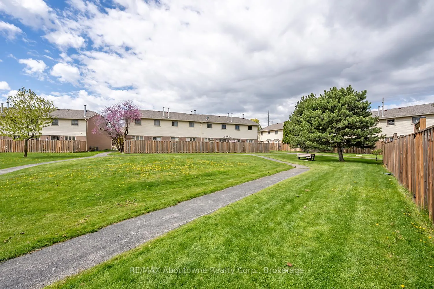Photo 41 of Unit 41, 2470 Headon Forest Drive, Burlington, Headon — HOMEH