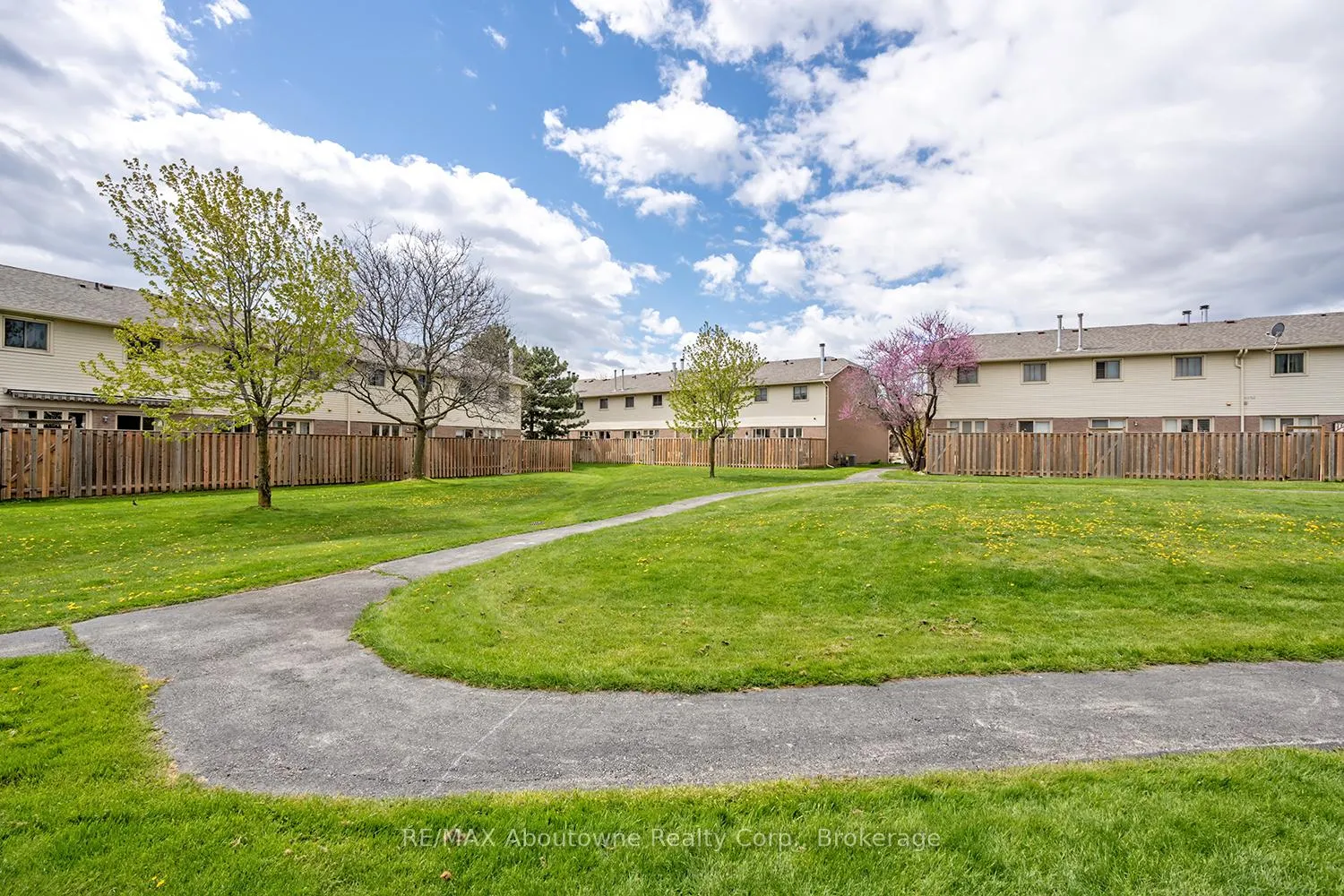 Photo 42 of Unit 41, 2470 Headon Forest Drive, Burlington, Headon — HOMEH