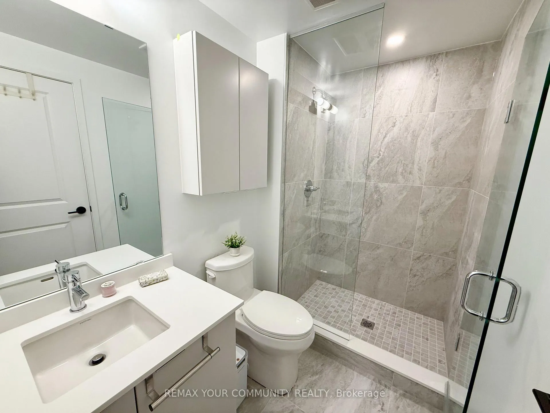 Photo 9 of Unit 703, 2075 Lakeshore Road, Burlington, Brant — HOMEH