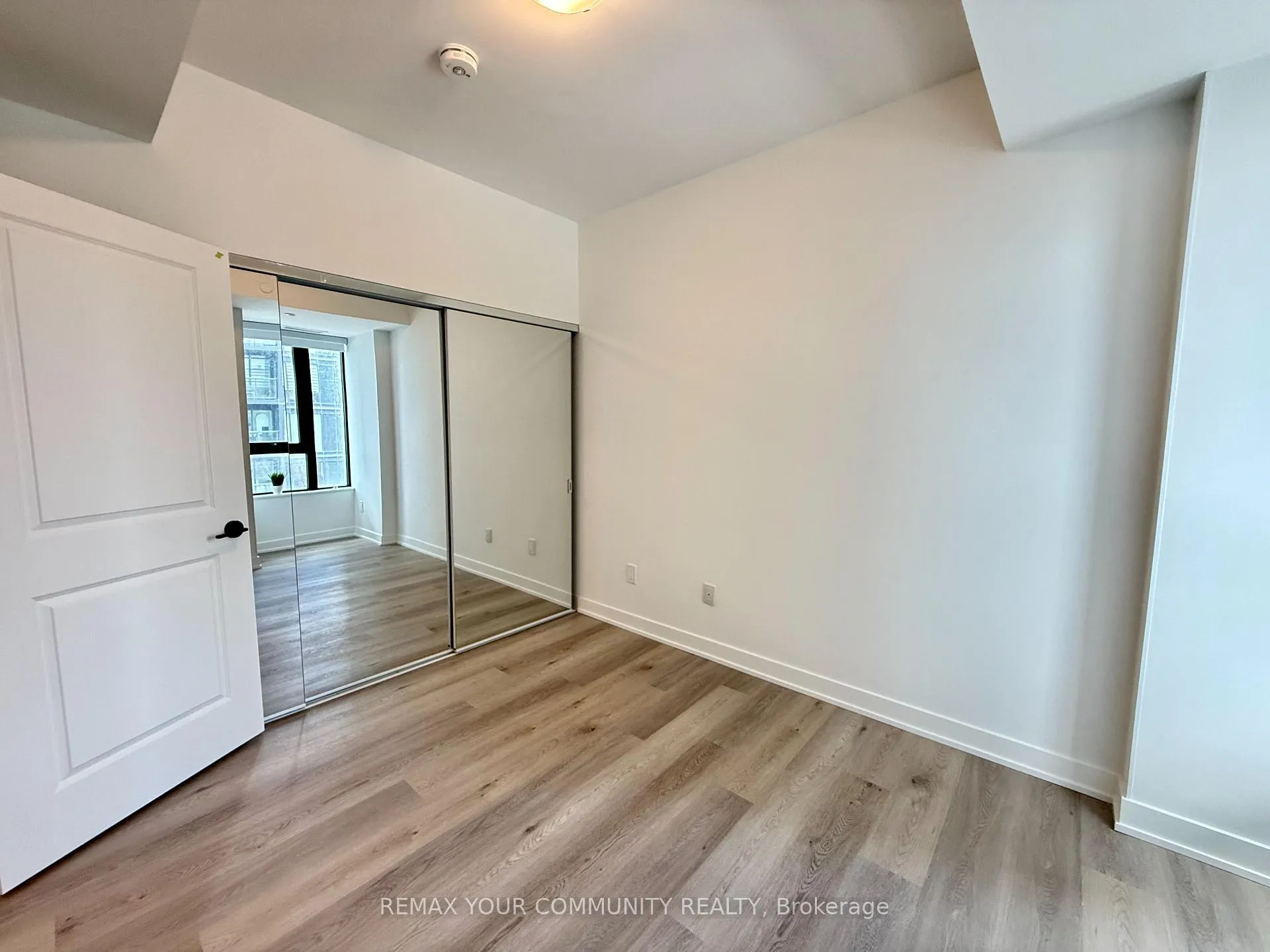 Photo 11 of Unit 703, 2075 Lakeshore Road, Burlington, Brant — HOMEH
