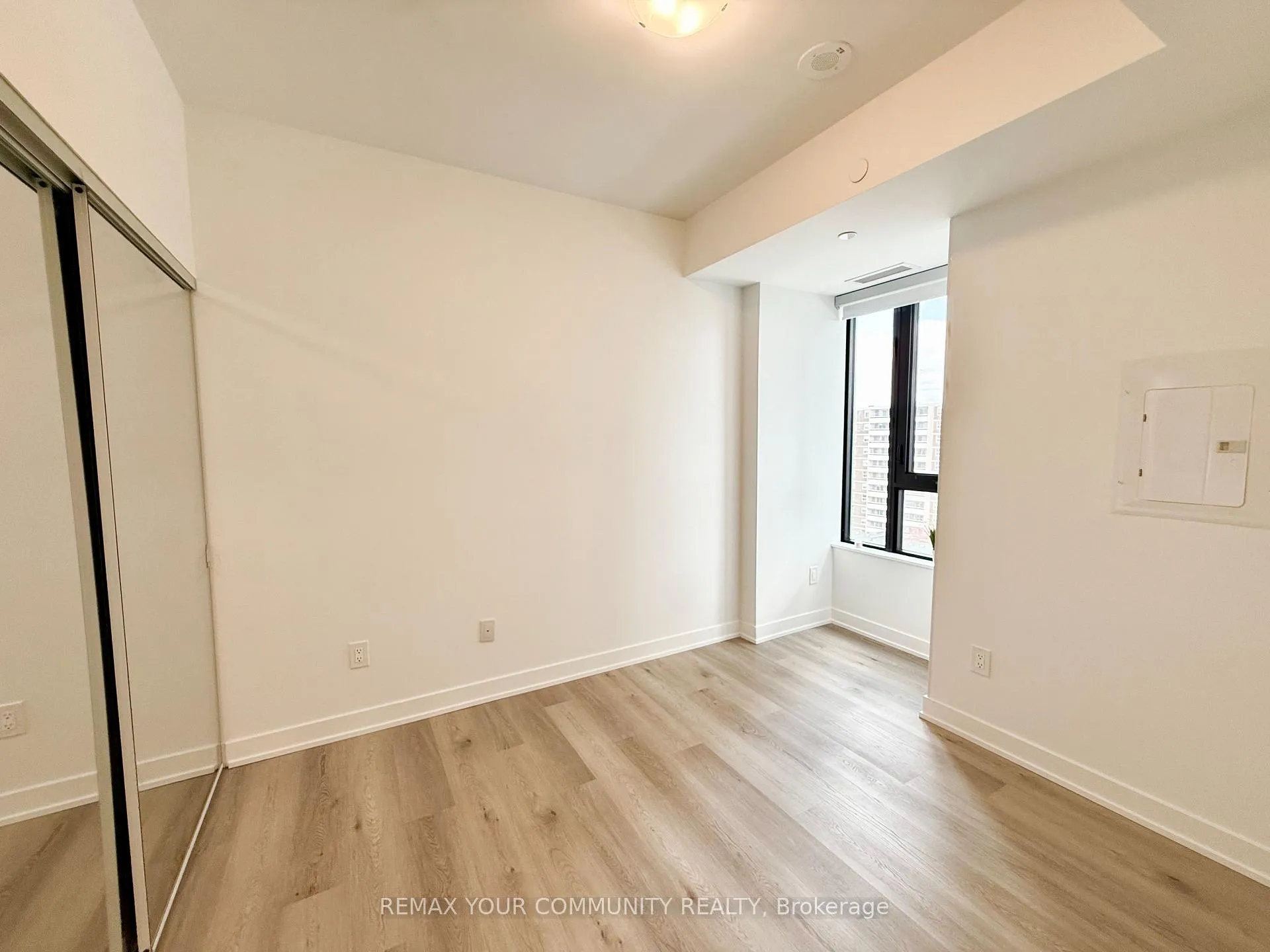 Photo 12 of Unit 703, 2075 Lakeshore Road, Burlington, Brant — HOMEH