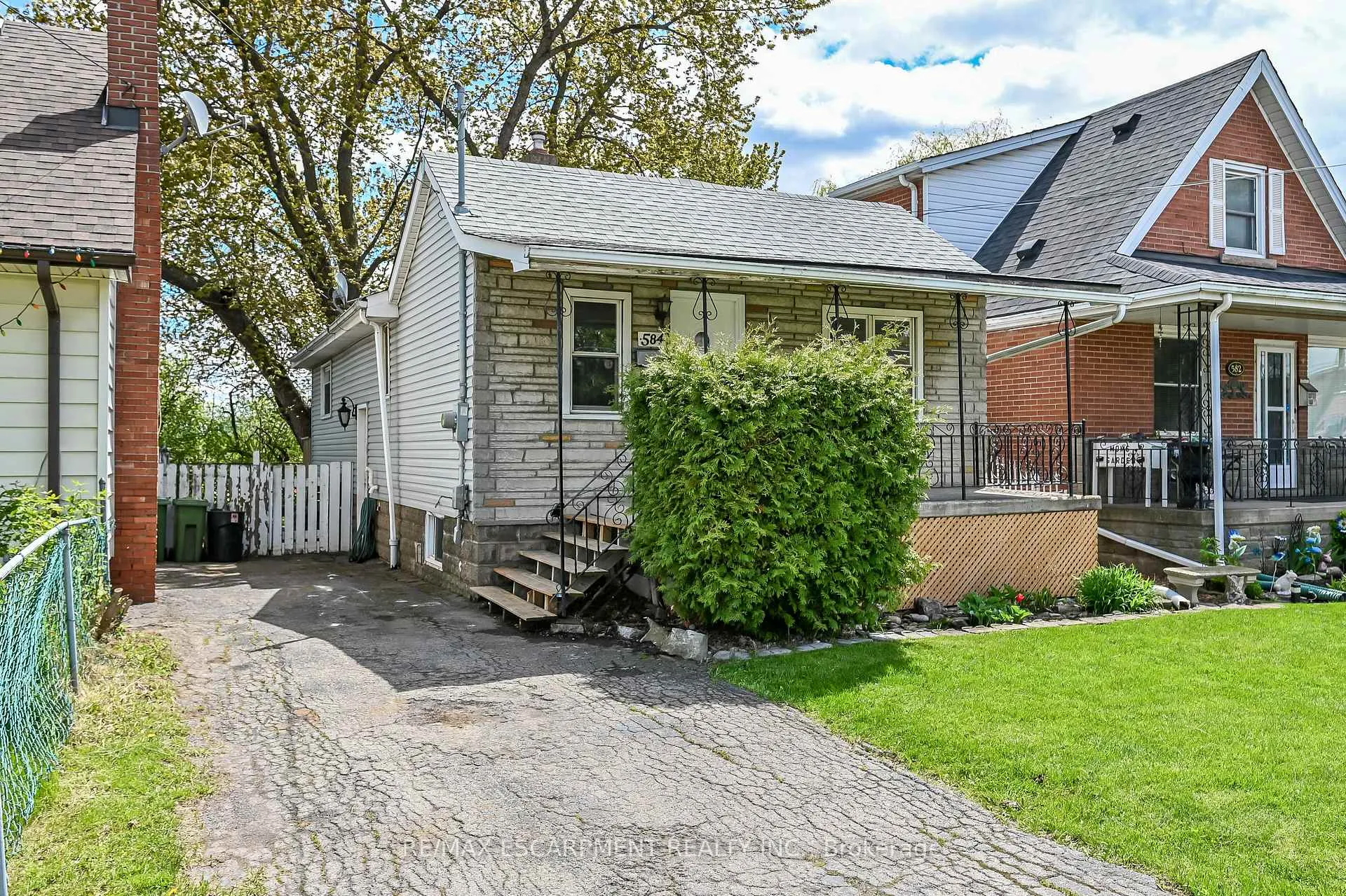 Photo 2 of 584 Waterloo Street, Hamilton, Parkview — HOMEH