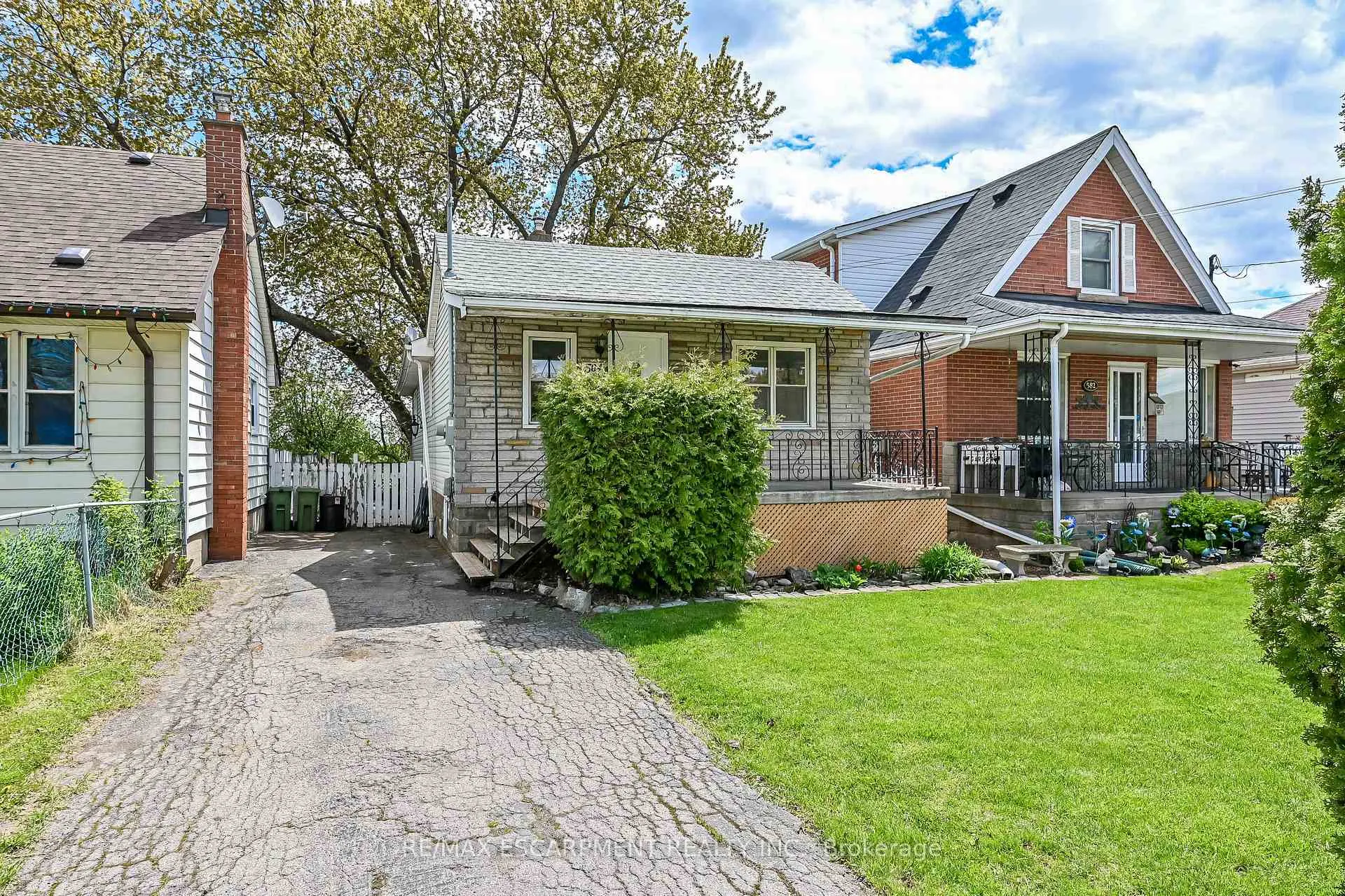 Photo 3 of 584 Waterloo Street, Hamilton, Parkview — HOMEH