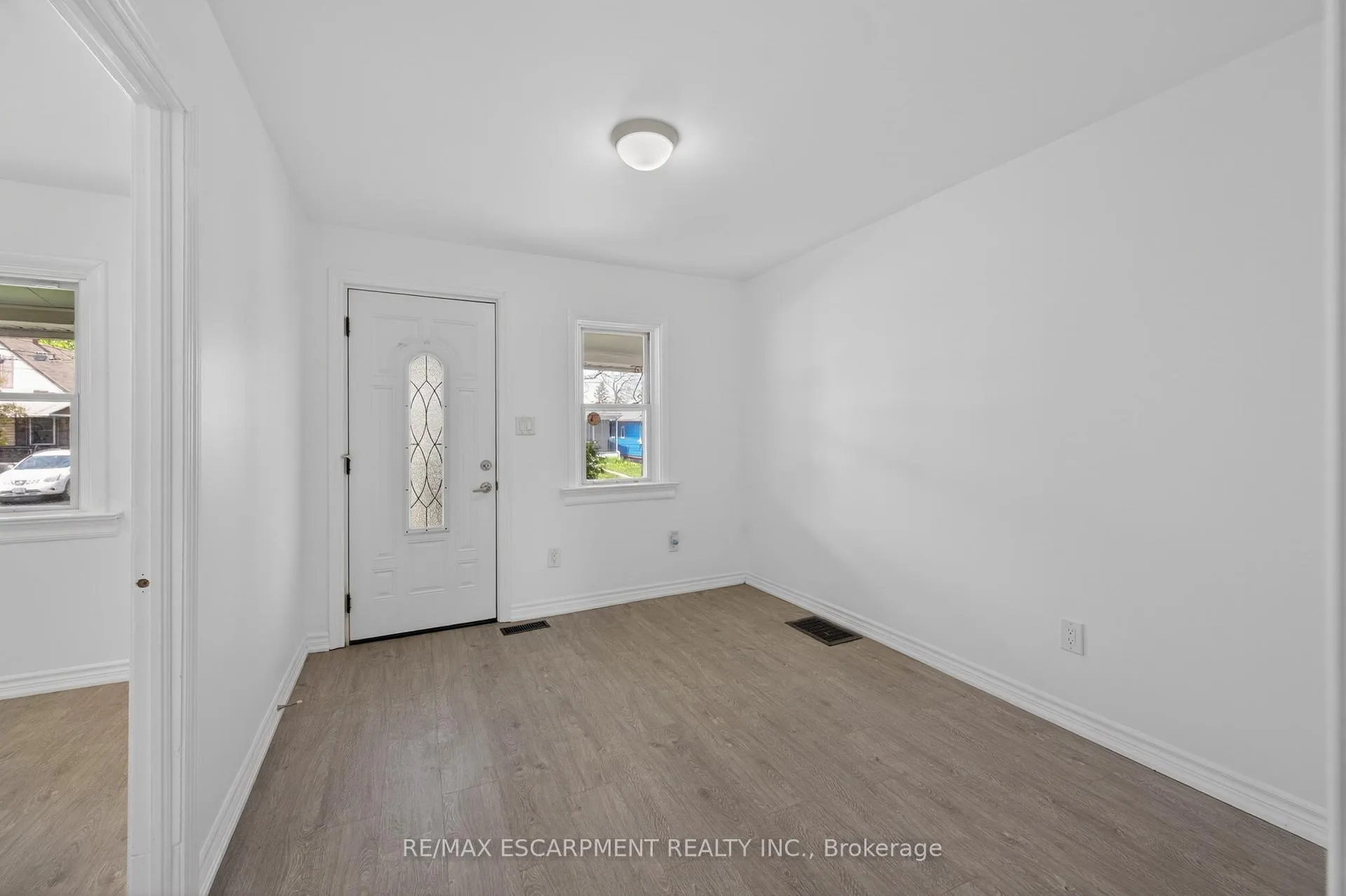 Photo 5 of 584 Waterloo Street, Hamilton, Parkview — HOMEH
