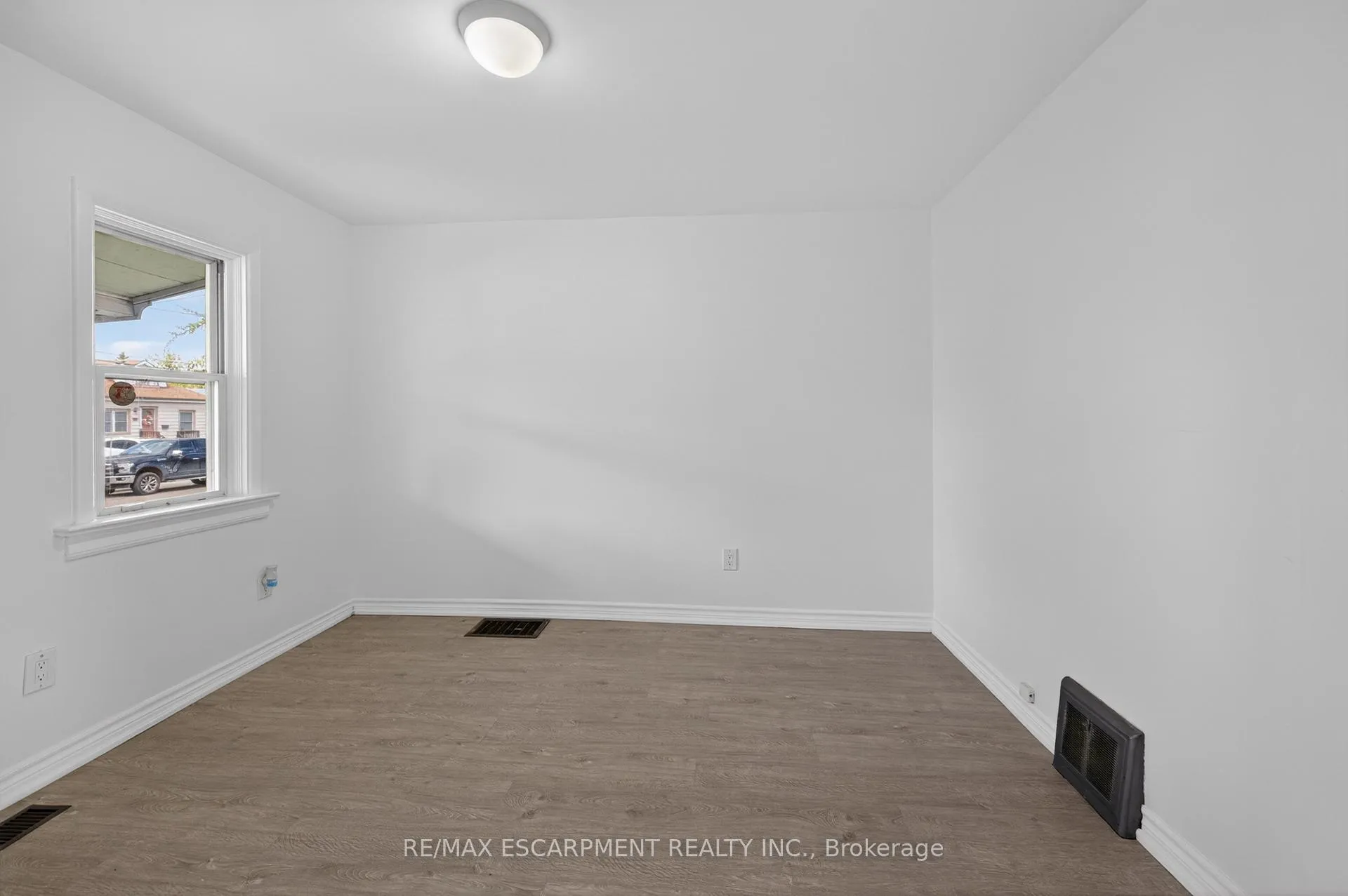 Photo 7 of 584 Waterloo Street, Hamilton, Parkview — HOMEH