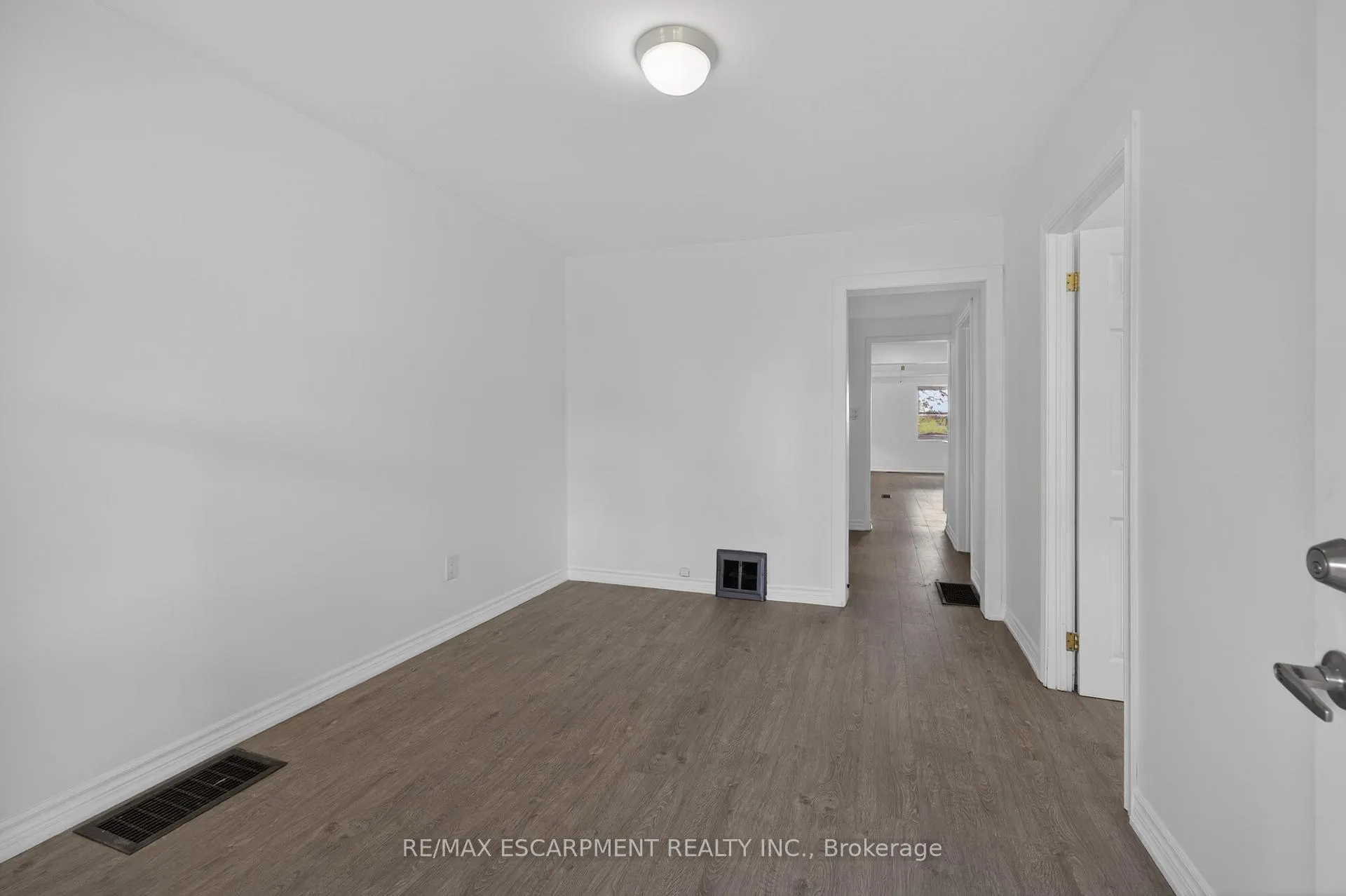 Photo 9 of 584 Waterloo Street, Hamilton, Parkview — HOMEH