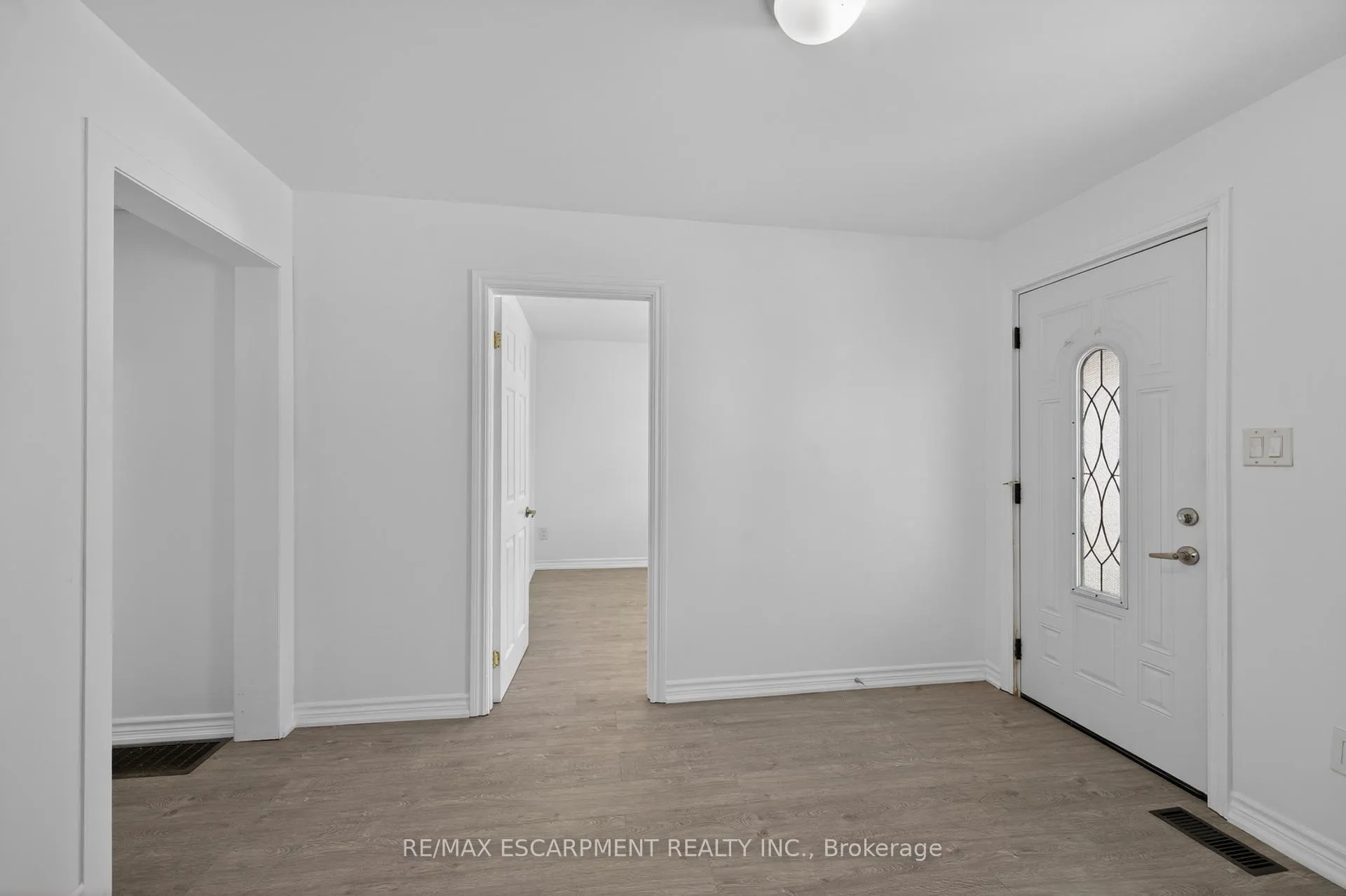 Photo 10 of 584 Waterloo Street, Hamilton, Parkview — HOMEH