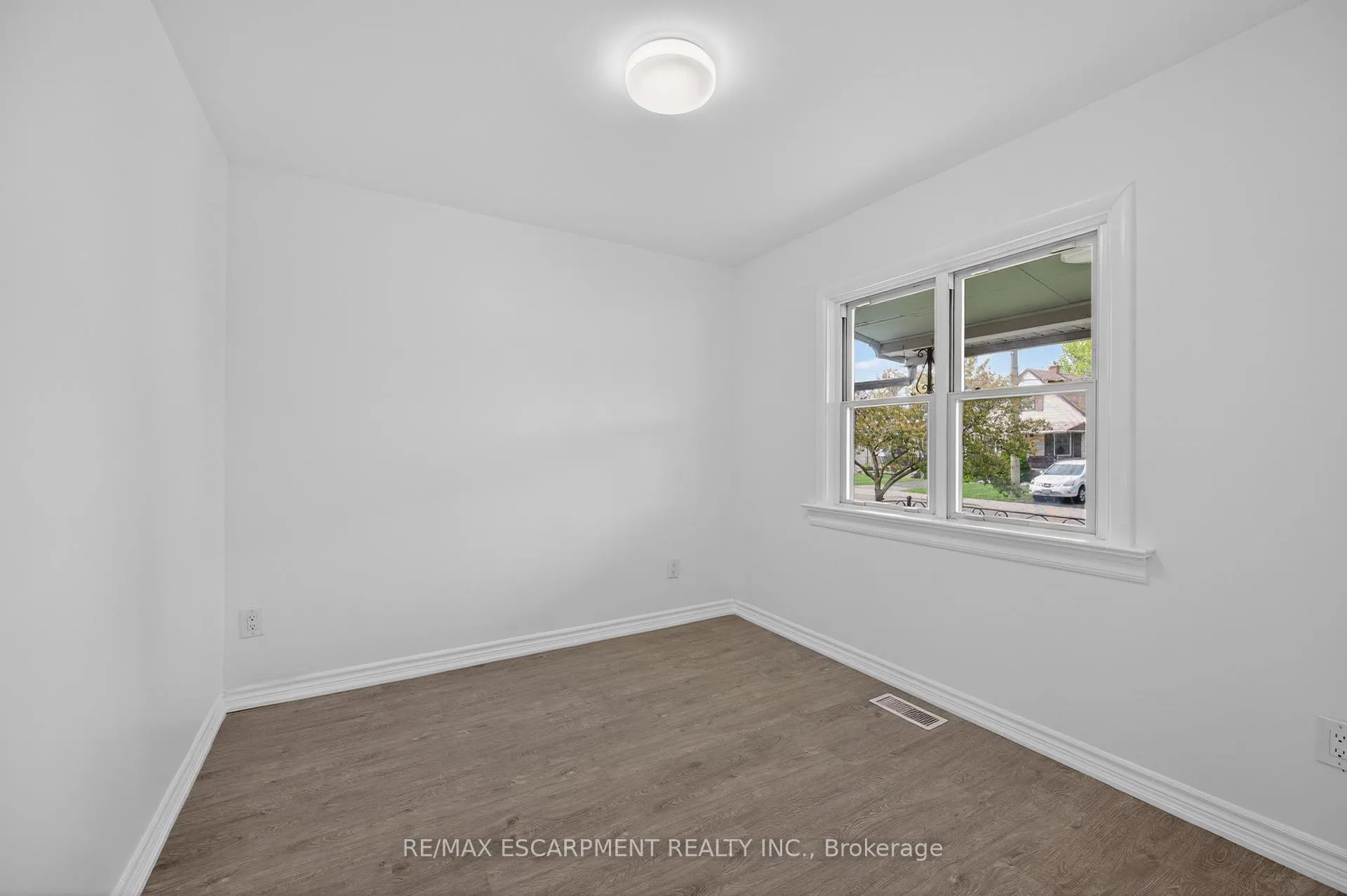 Photo 11 of 584 Waterloo Street, Hamilton, Parkview — HOMEH
