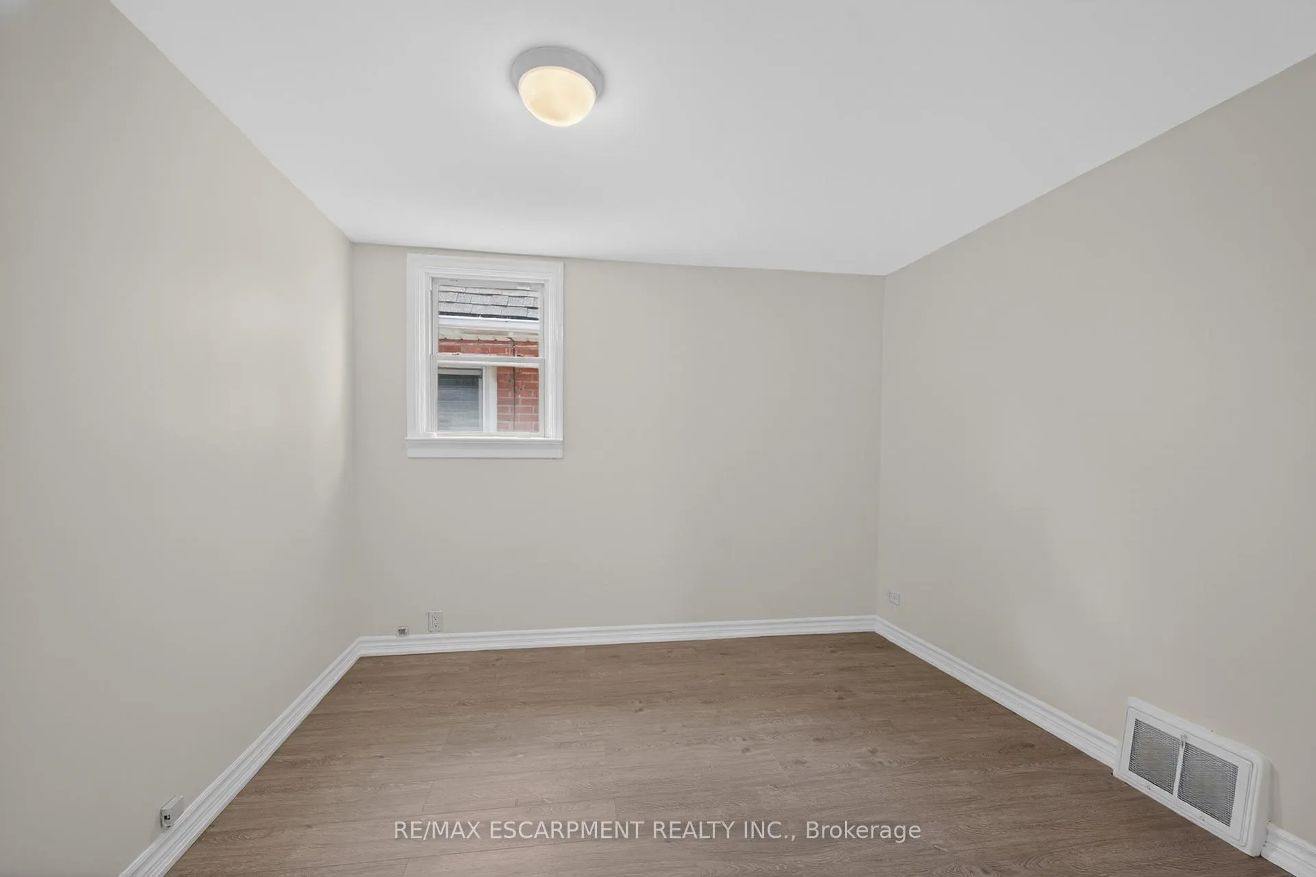 Photo 14 of 584 Waterloo Street, Hamilton, Parkview — HOMEH