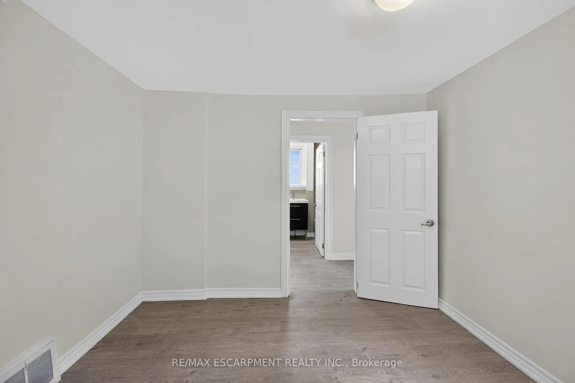 Photo 16 of 584 Waterloo Street, Hamilton, Parkview — HOMEH