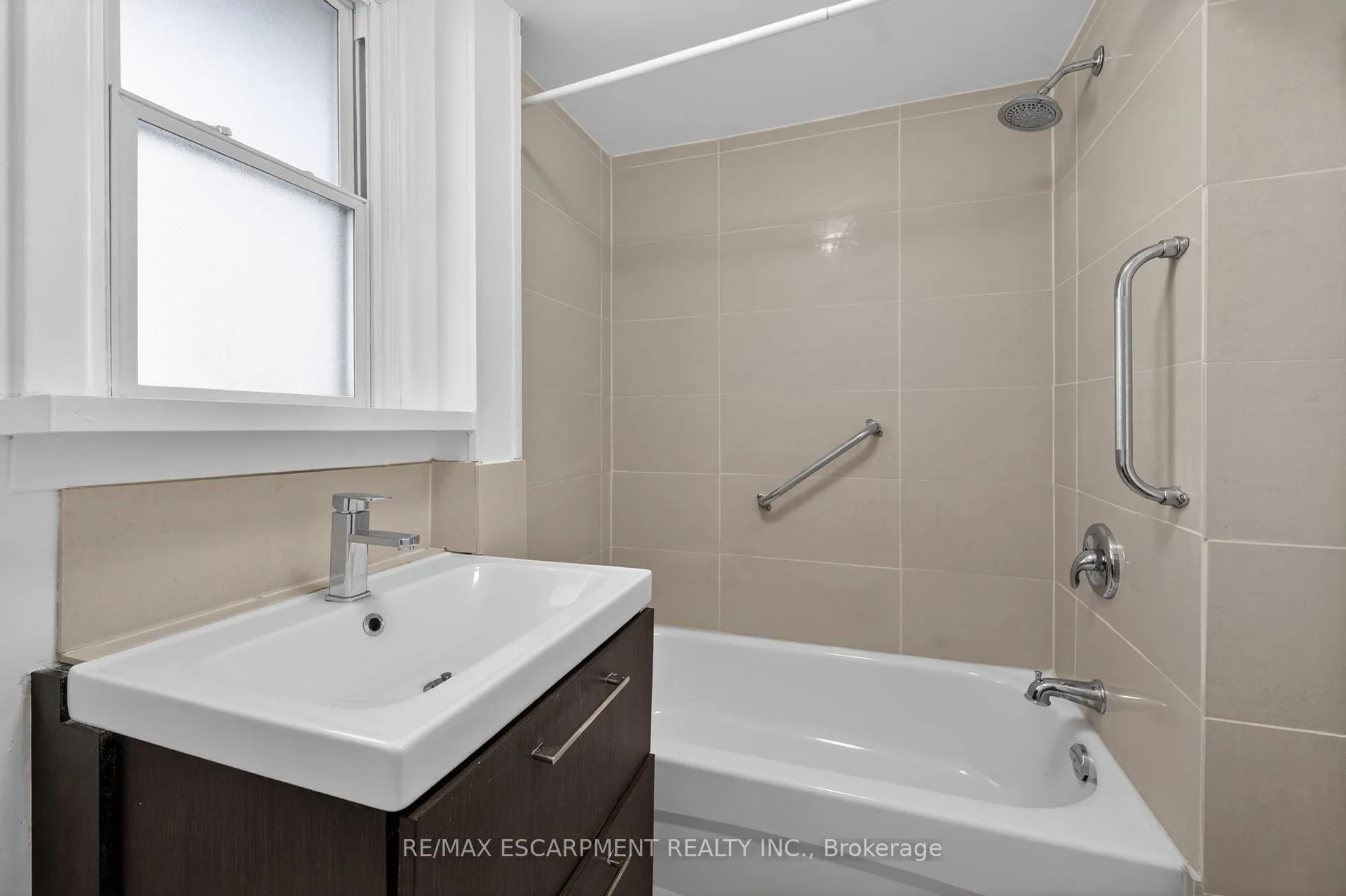 Photo 18 of 584 Waterloo Street, Hamilton, Parkview — HOMEH