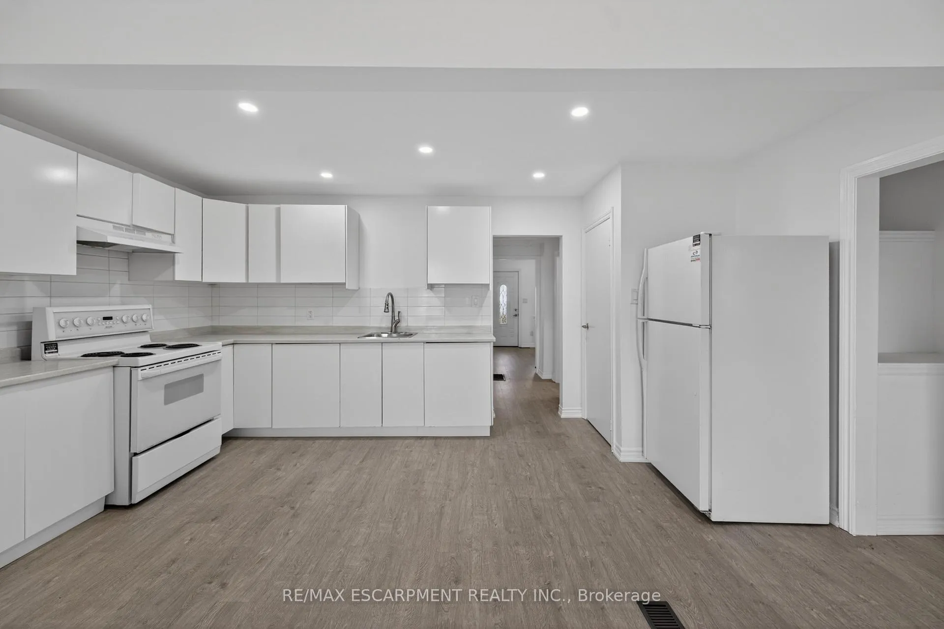 Photo 19 of 584 Waterloo Street, Hamilton, Parkview — HOMEH